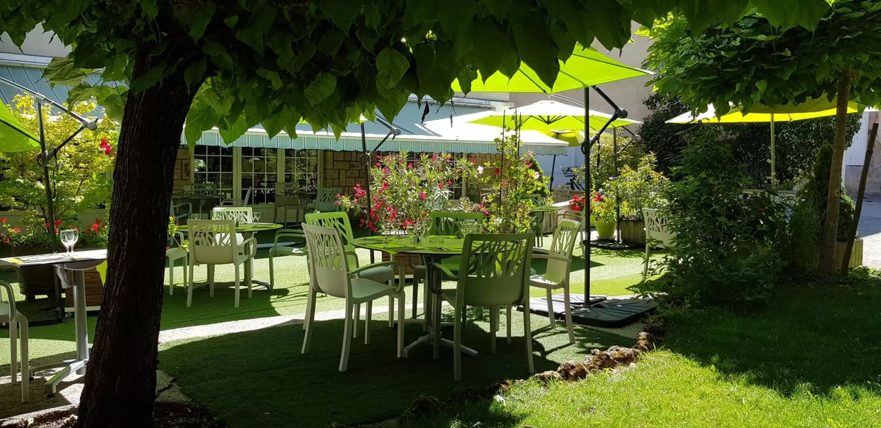 Garden, Restaurant/Places to Eat in Hotel Le Lion d'Or