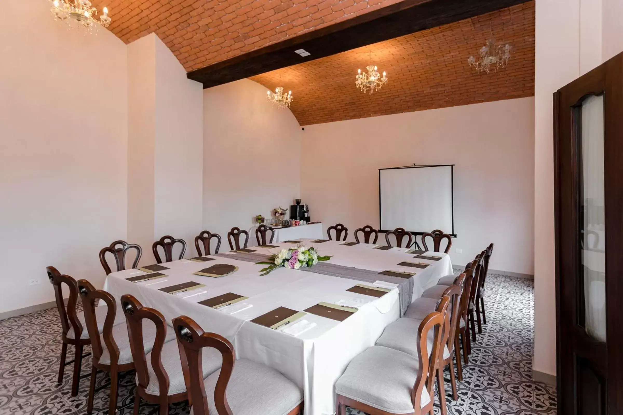 Business facilities in Casona Maria