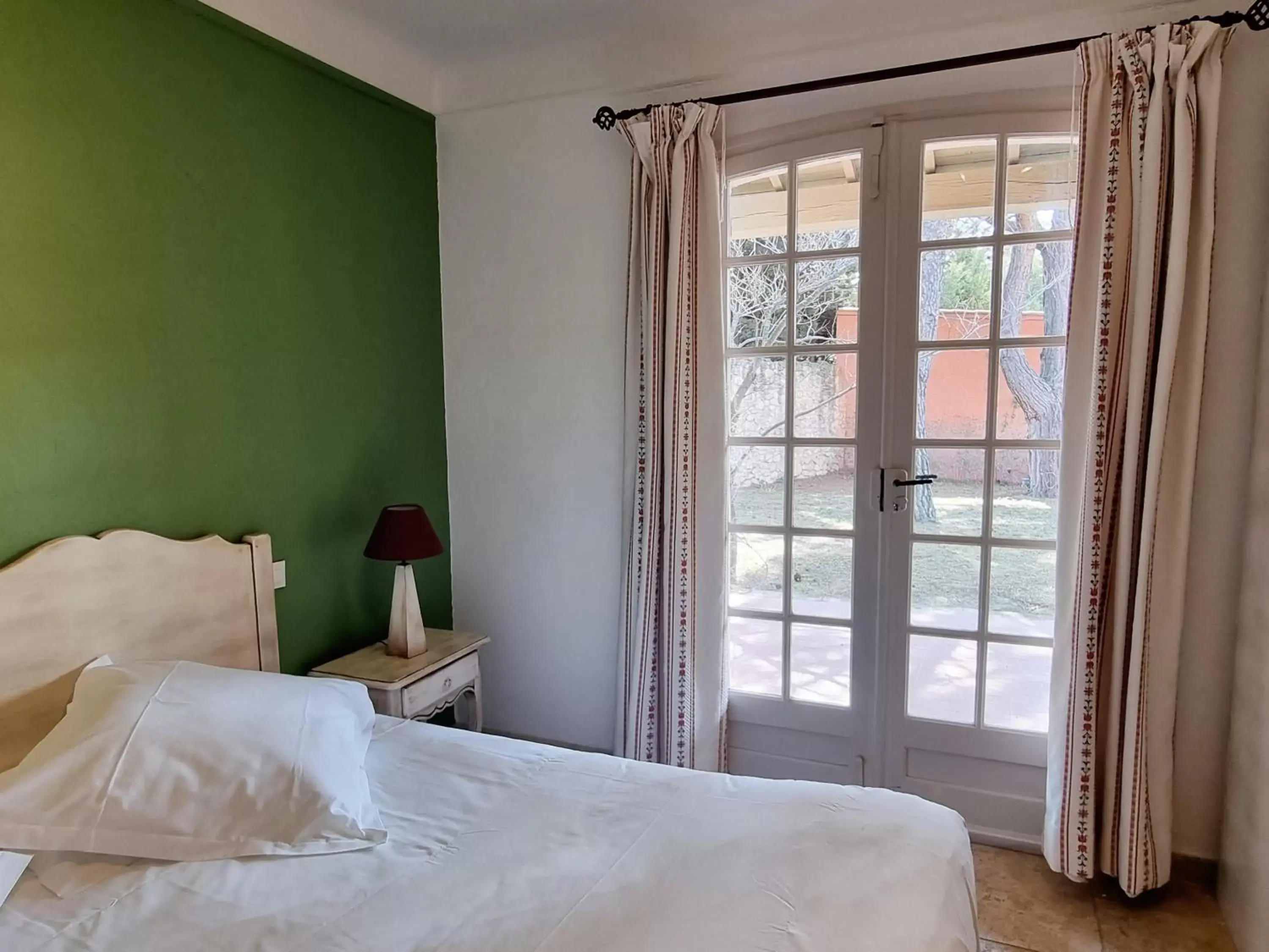 Balcony/Terrace, Bed in Castillon Des Baux