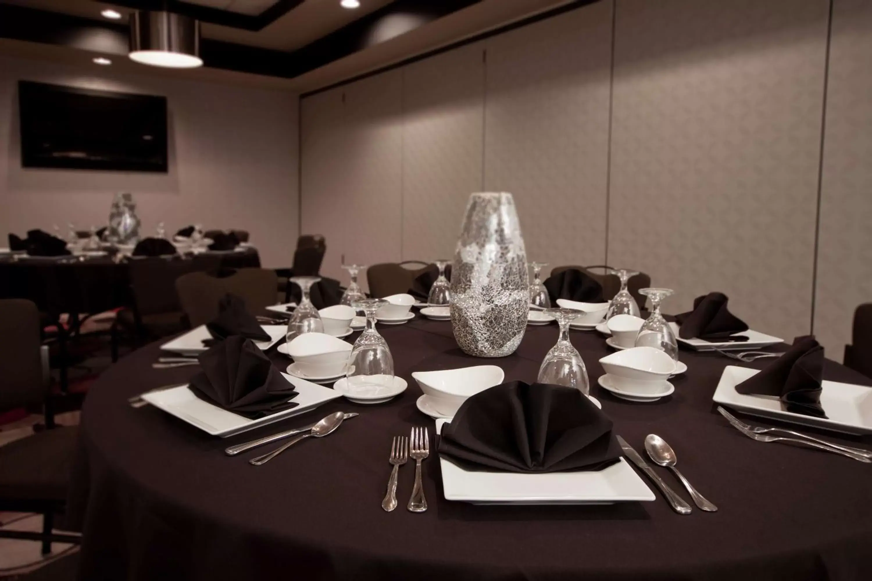 Meeting/conference room, Restaurant/Places to Eat in Hilton Garden Inn Oklahoma City Midtown