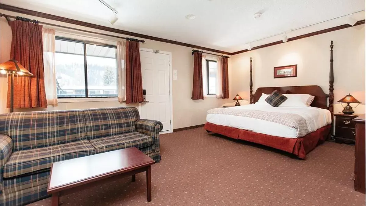 Junior Suite in Mount Robson Inn