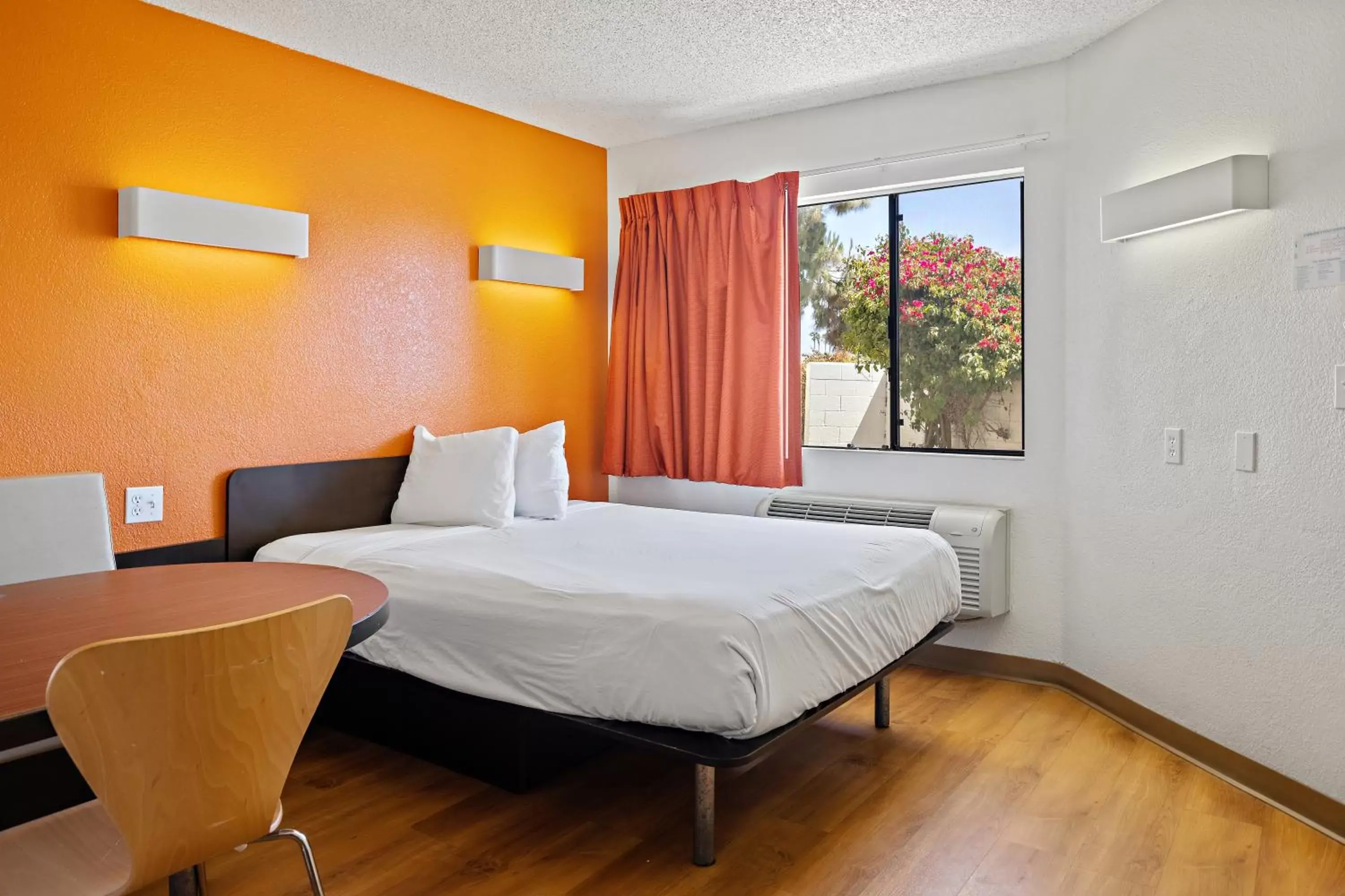 Bed in Carlsbad Village Inn Bed in Carlsbad Village Inn