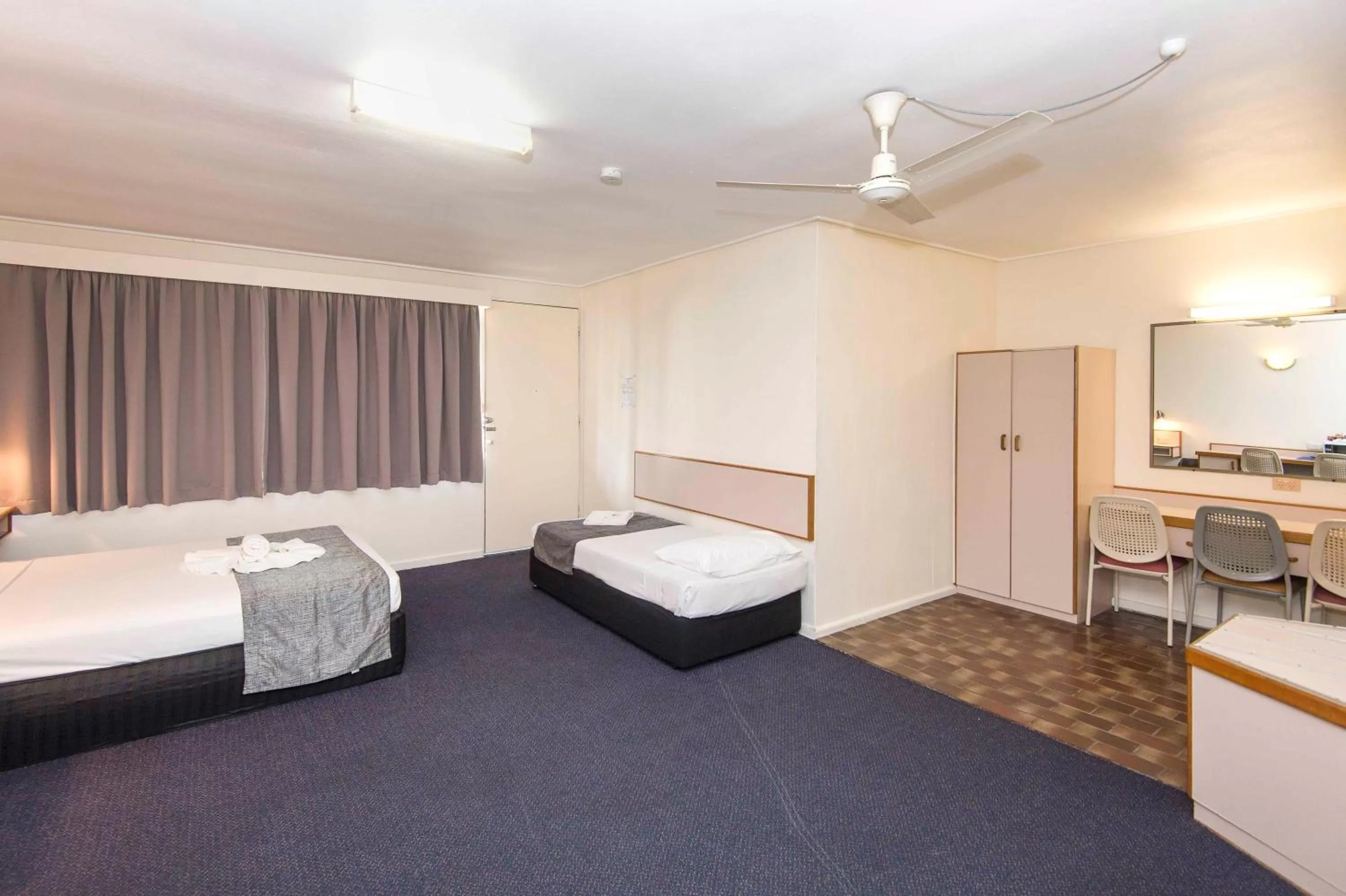 Photo of the whole room, Bed in Mid City Motor Inn