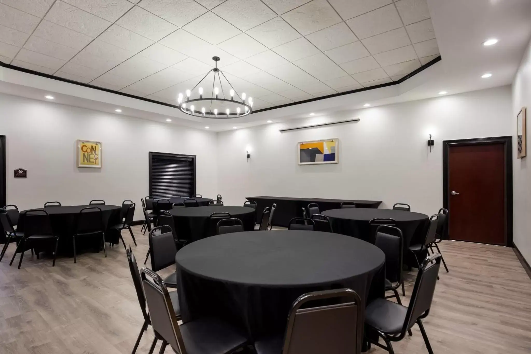 Meeting/conference room, Restaurant/Places to Eat in Holiday Inn Express Hotel & Suites Newton Sparta, an IHG Hotel