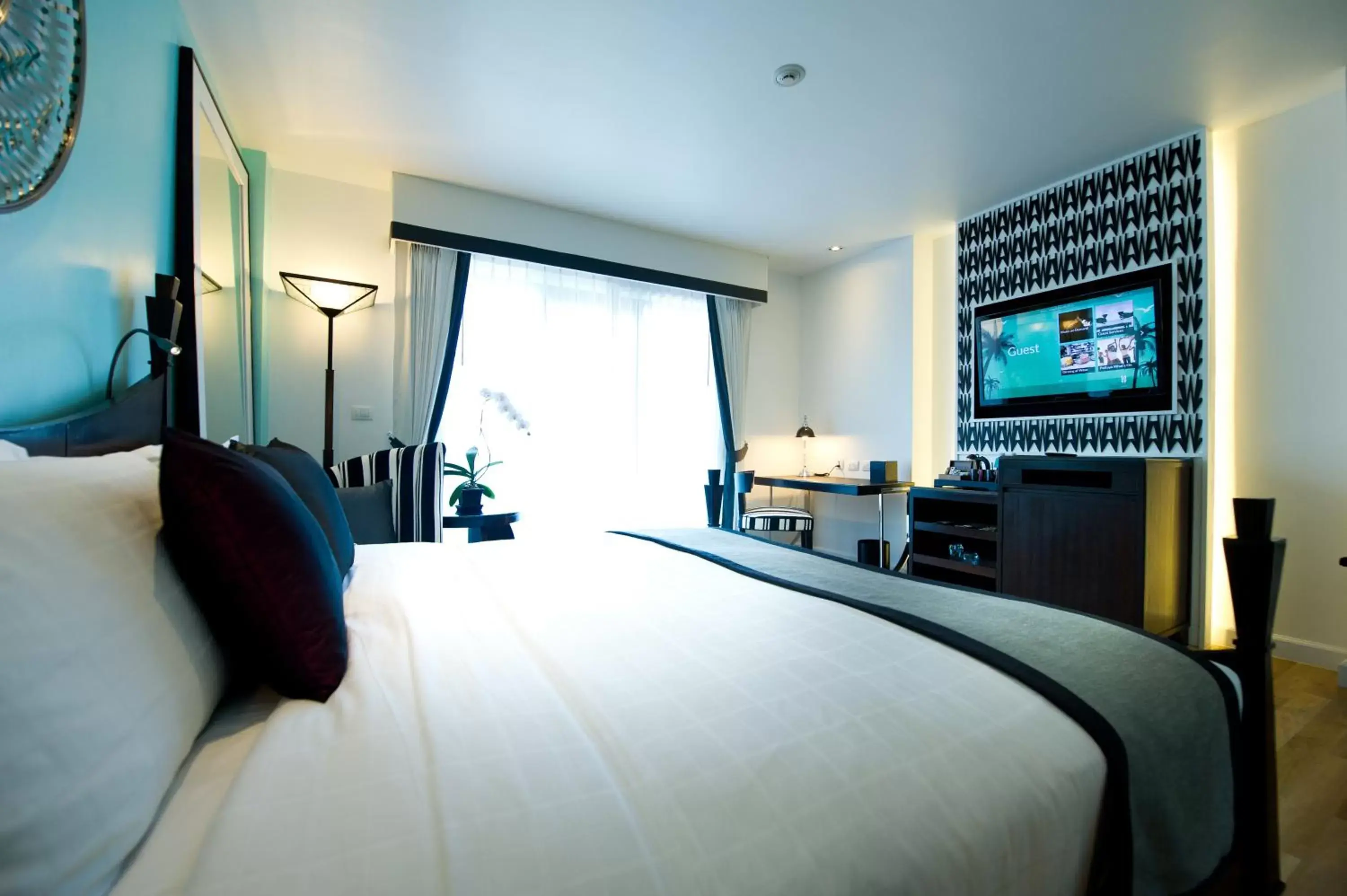 Bed in Wave Hotel Pattaya