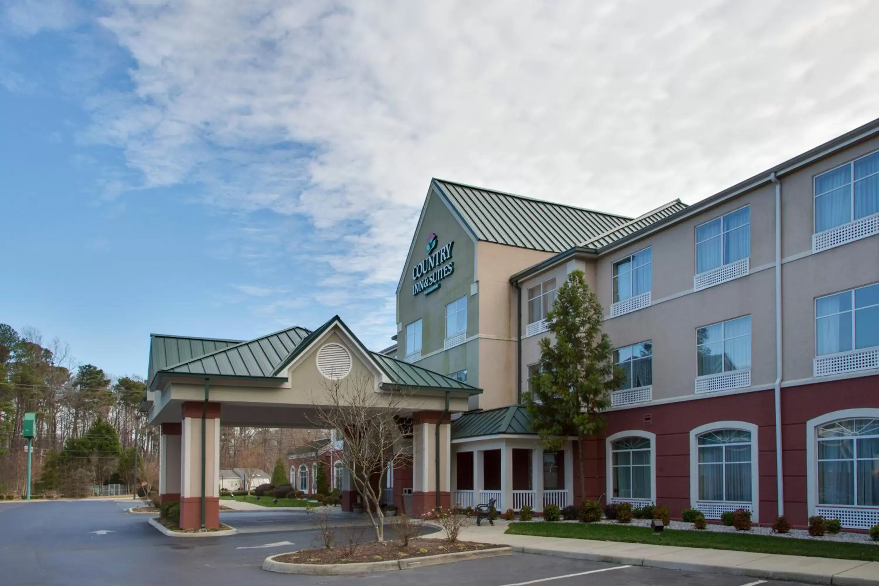 Property Building in Country Inn & Suites by Radisson, Newport News South, VA