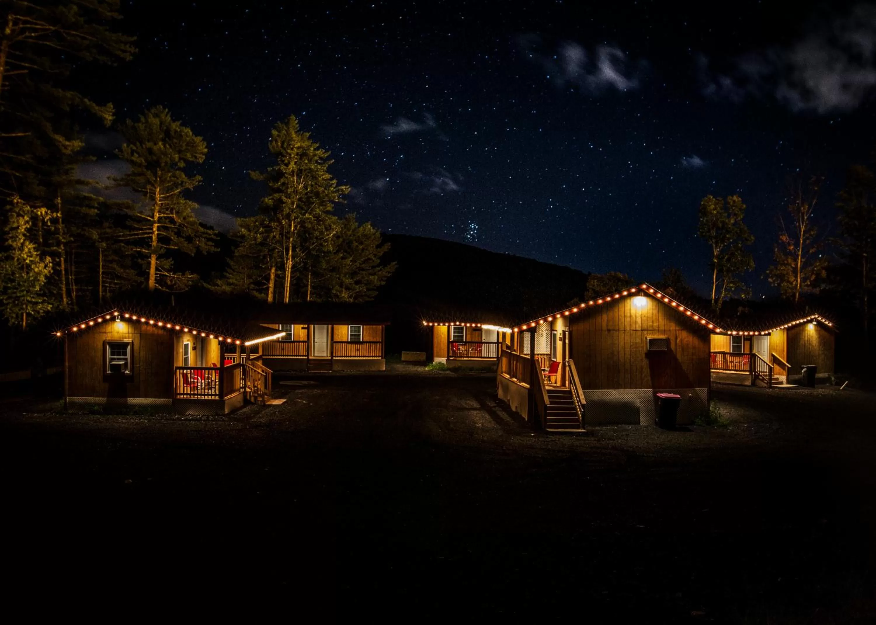 King Hendrick Motel and Suites