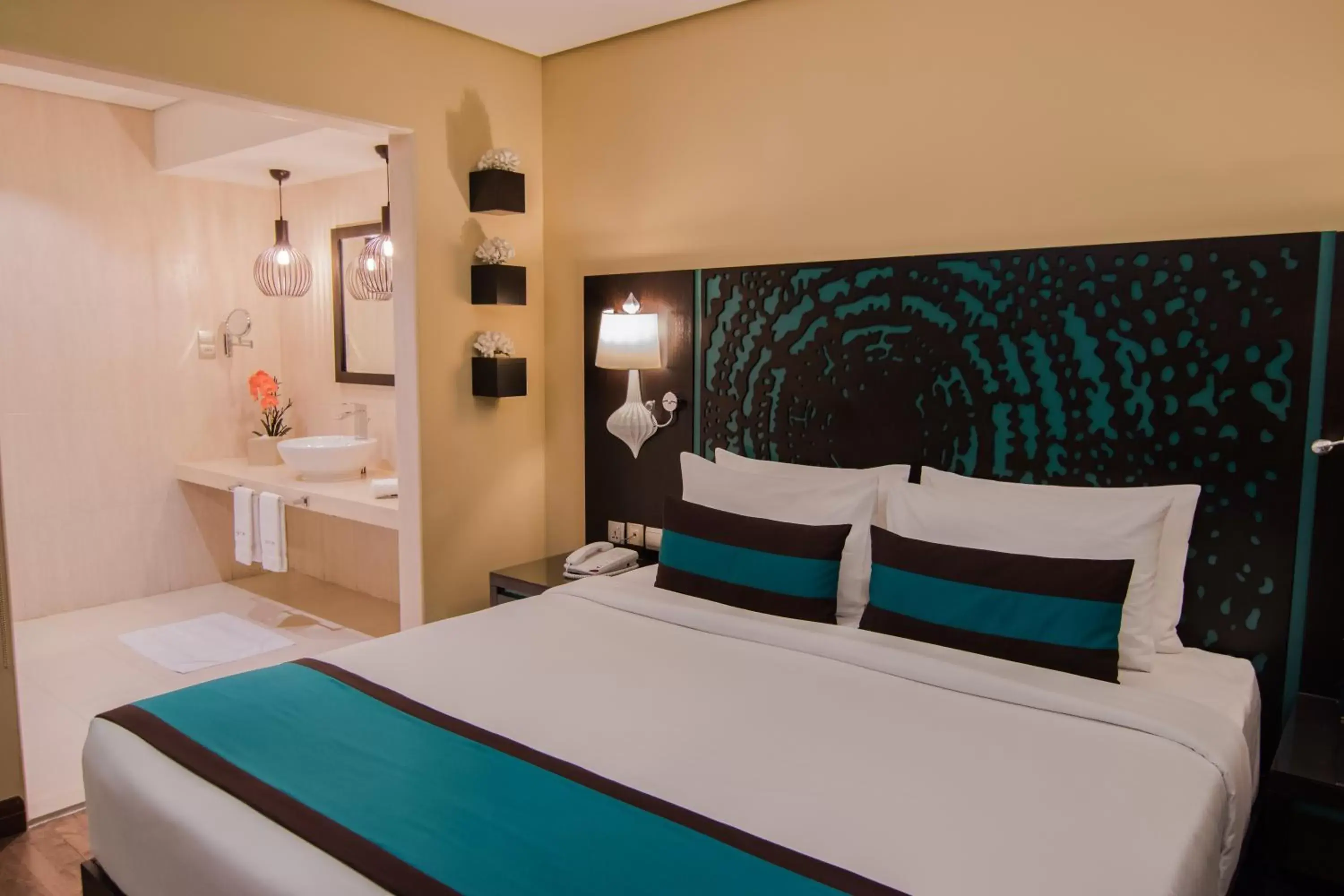 Bathroom, Bed in Signature Hotel Al Barsha