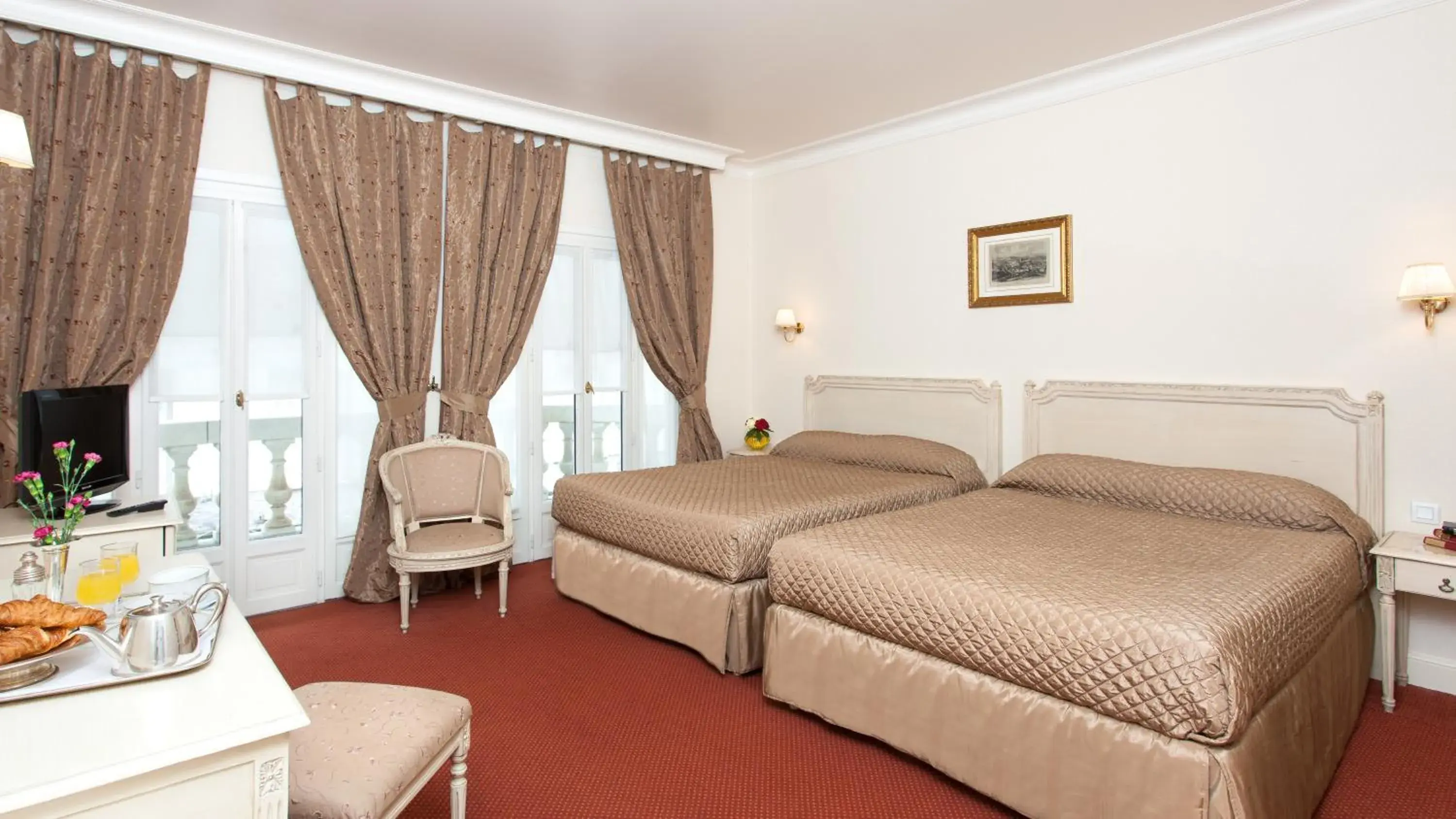 Superior Triple Room in Grand Hôtel Moderne