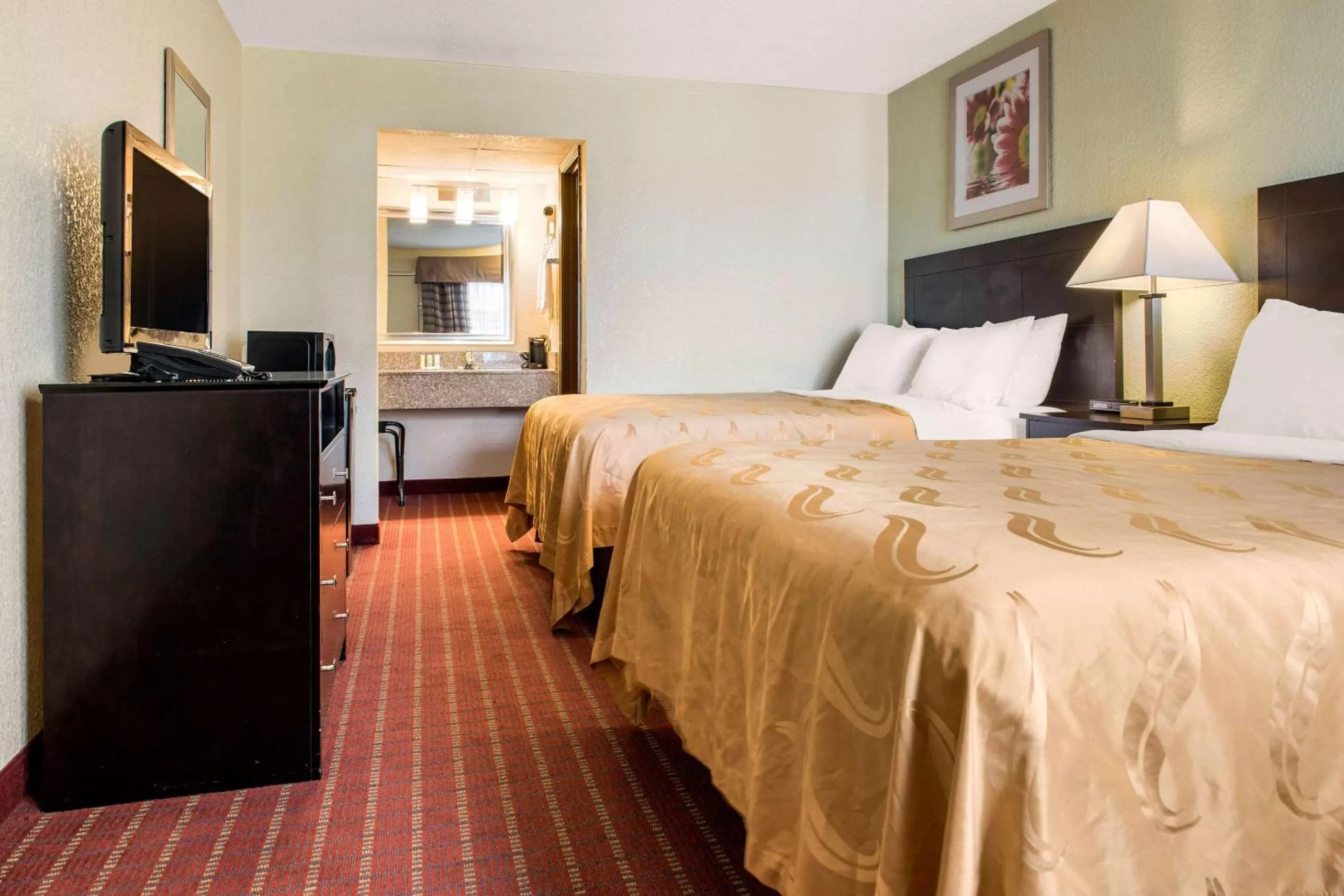 Photo of the whole room, Bed in Quality Inn