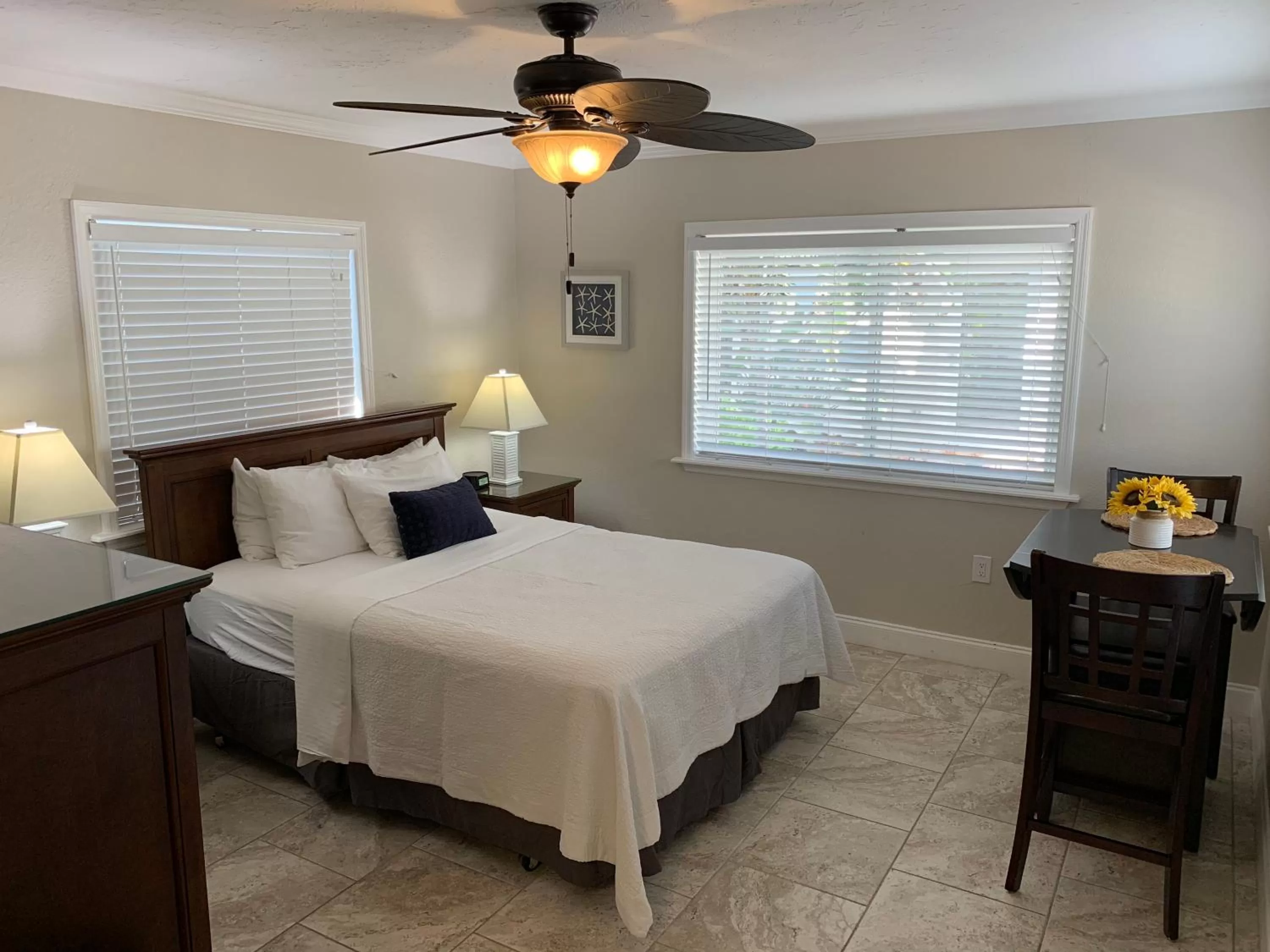 Bed in Twin Palms at Siesta