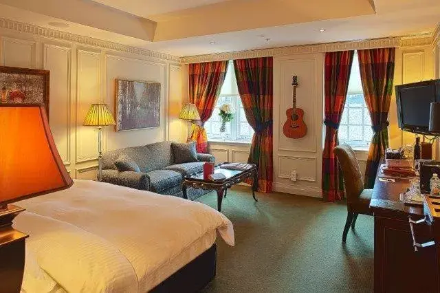 Bedroom in Windsor Arms Hotel