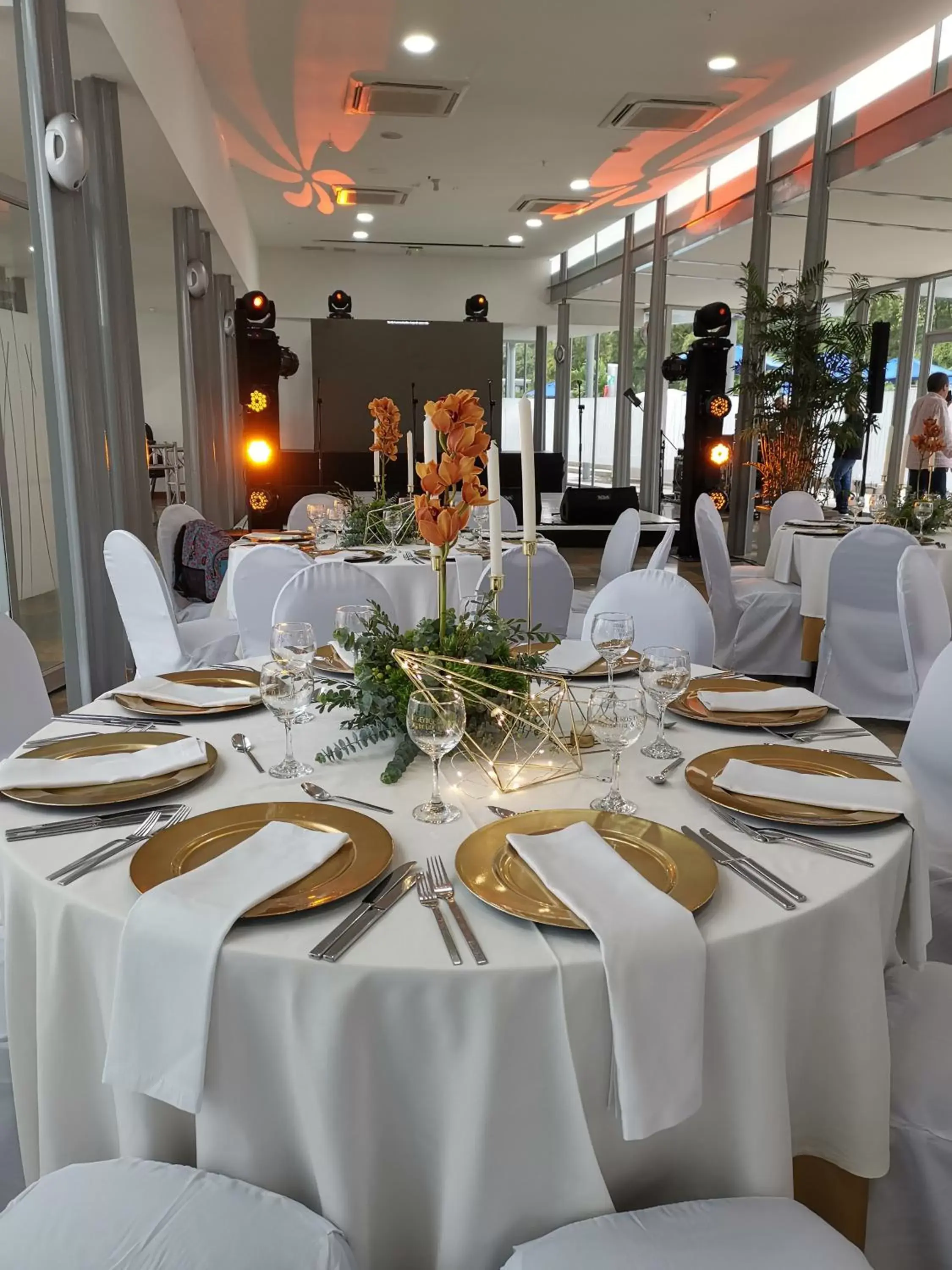 Banquet/Function facilities, Restaurant/Places to Eat in Hotel San Fernando Plaza