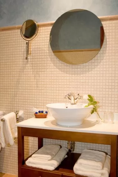 Bathroom in Hotel la Vila