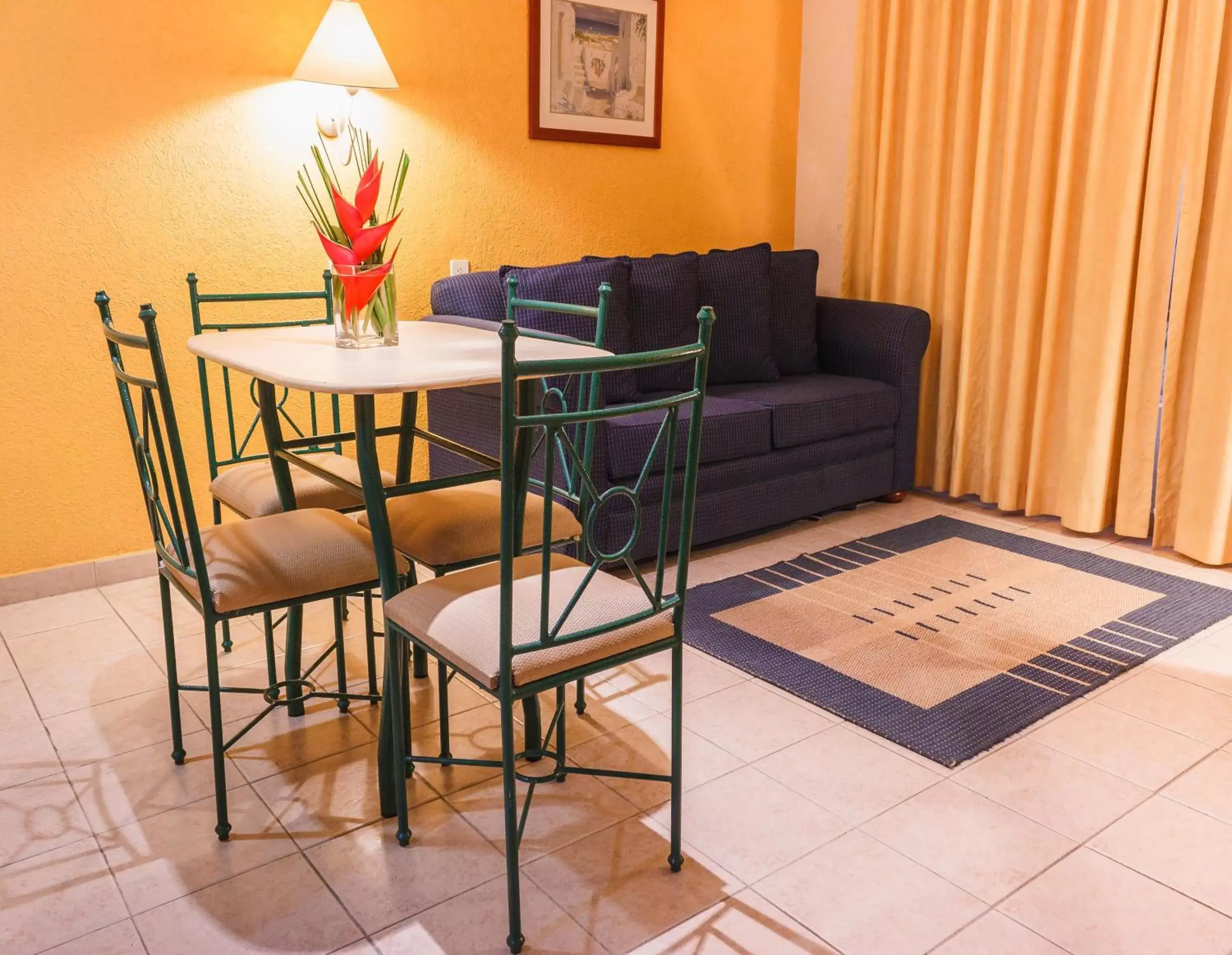 Living room, Seating Area in Plaza Inn Express