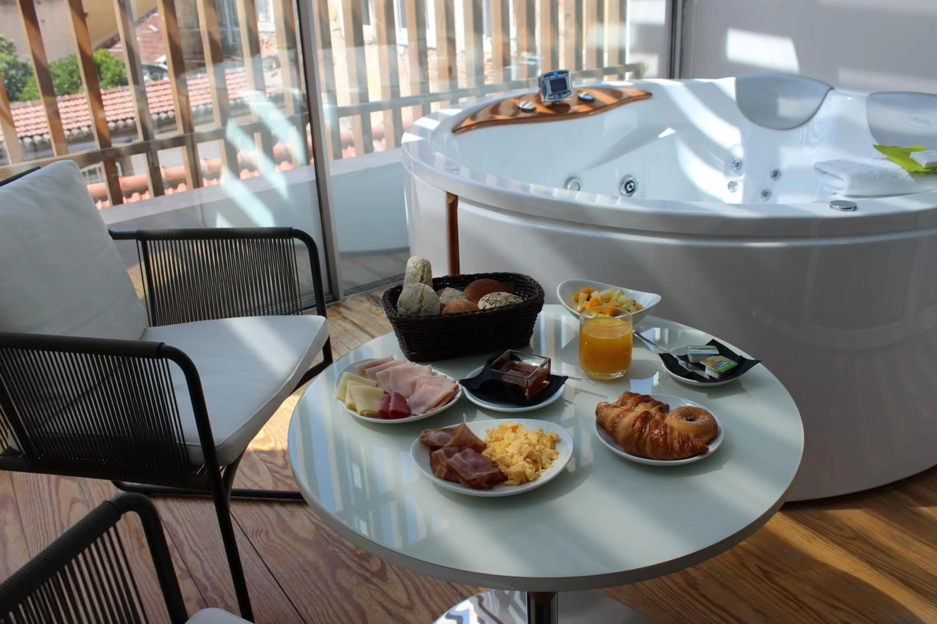 Hot Tub in Inspira Liberdade Boutique Hotel