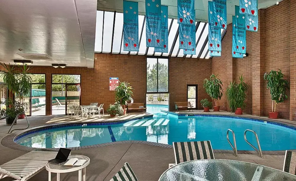 Swimming pool in Coast Wenatchee Center Hotel Swimming pool in Coast Wenatchee Center Hotel