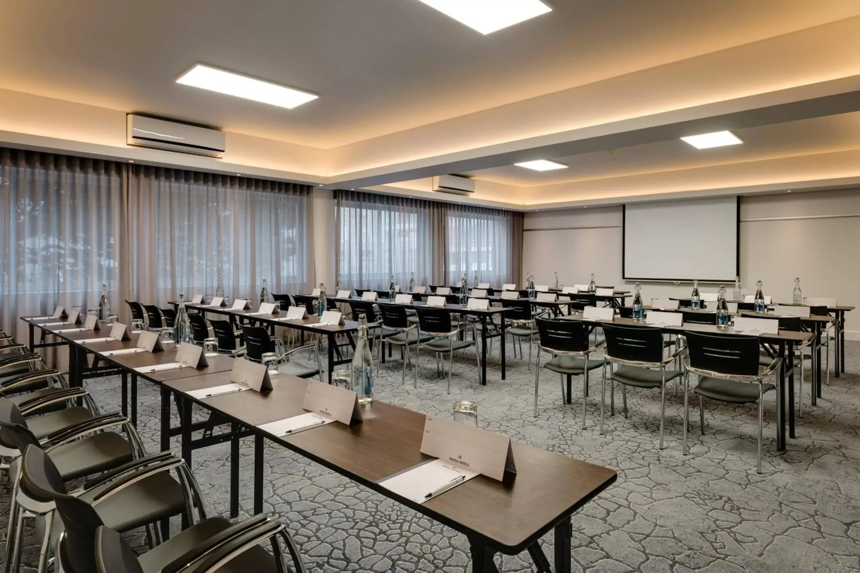 Meeting/conference room, Business Area/Conference Room in Protea Hotel by Marriott Cape Town Sea Point