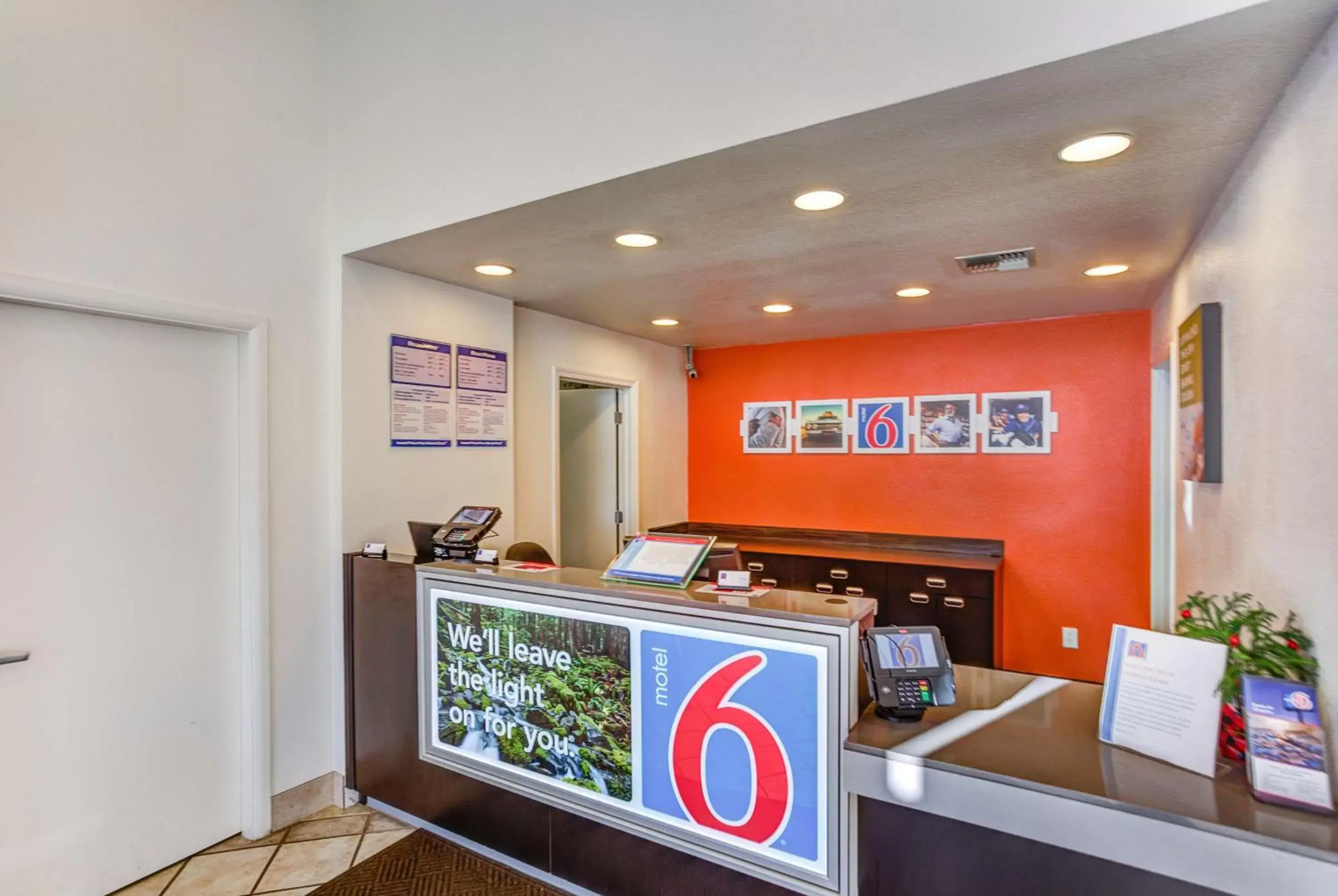 Property logo or sign, Lobby/Reception in Motel 6-Portland, OR - Tigard West