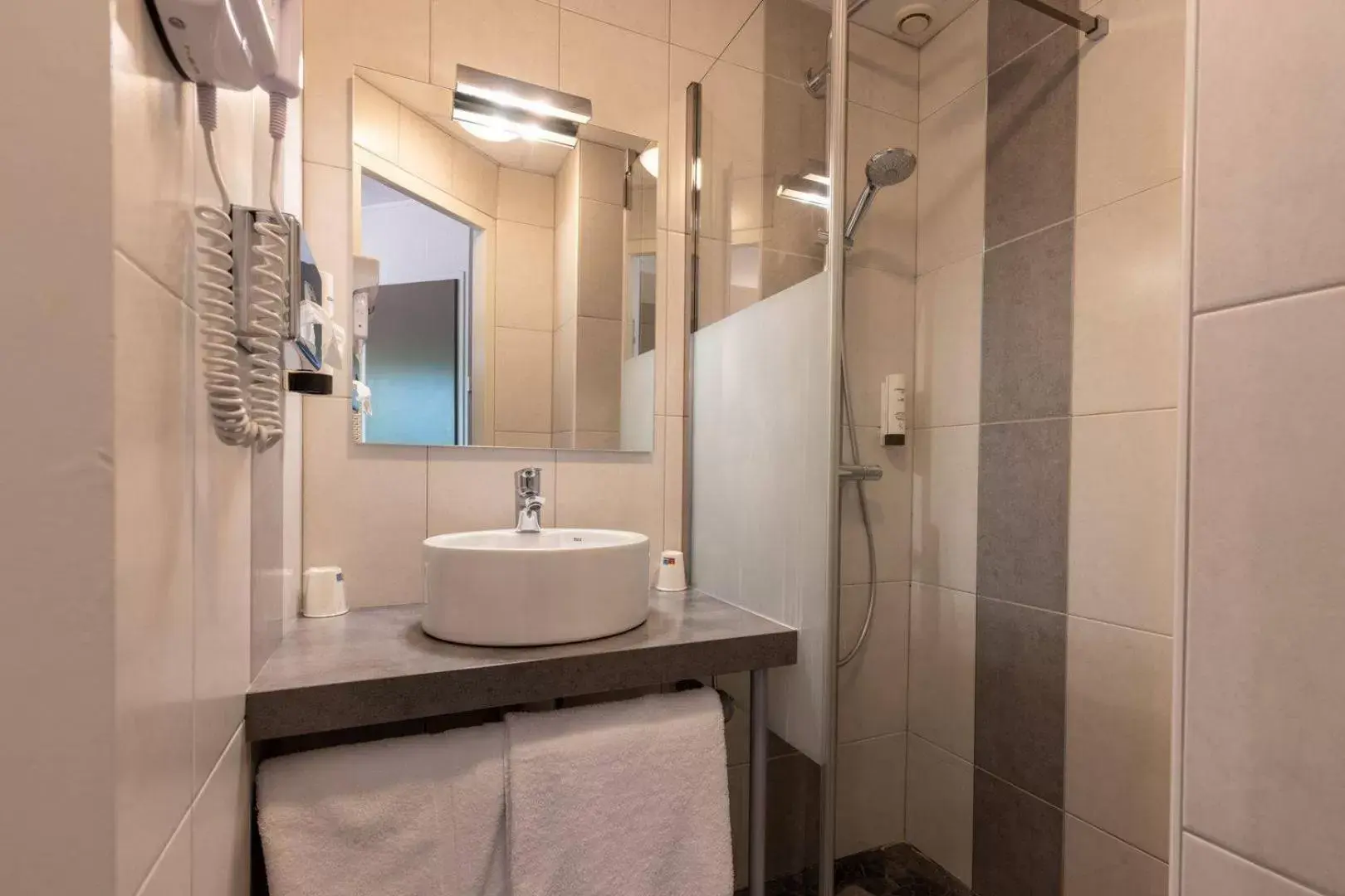 Bathroom in Hotel Abor