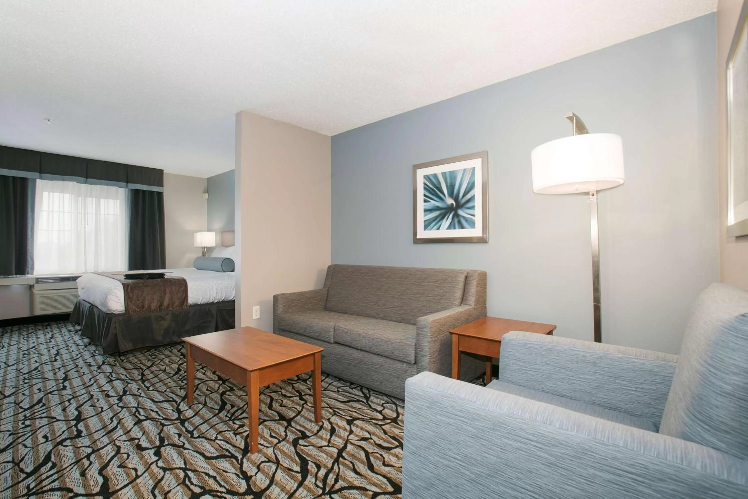 King Suite with Bath Tub - Disability Access in Best Western Plus Blaine at the National Sports Center