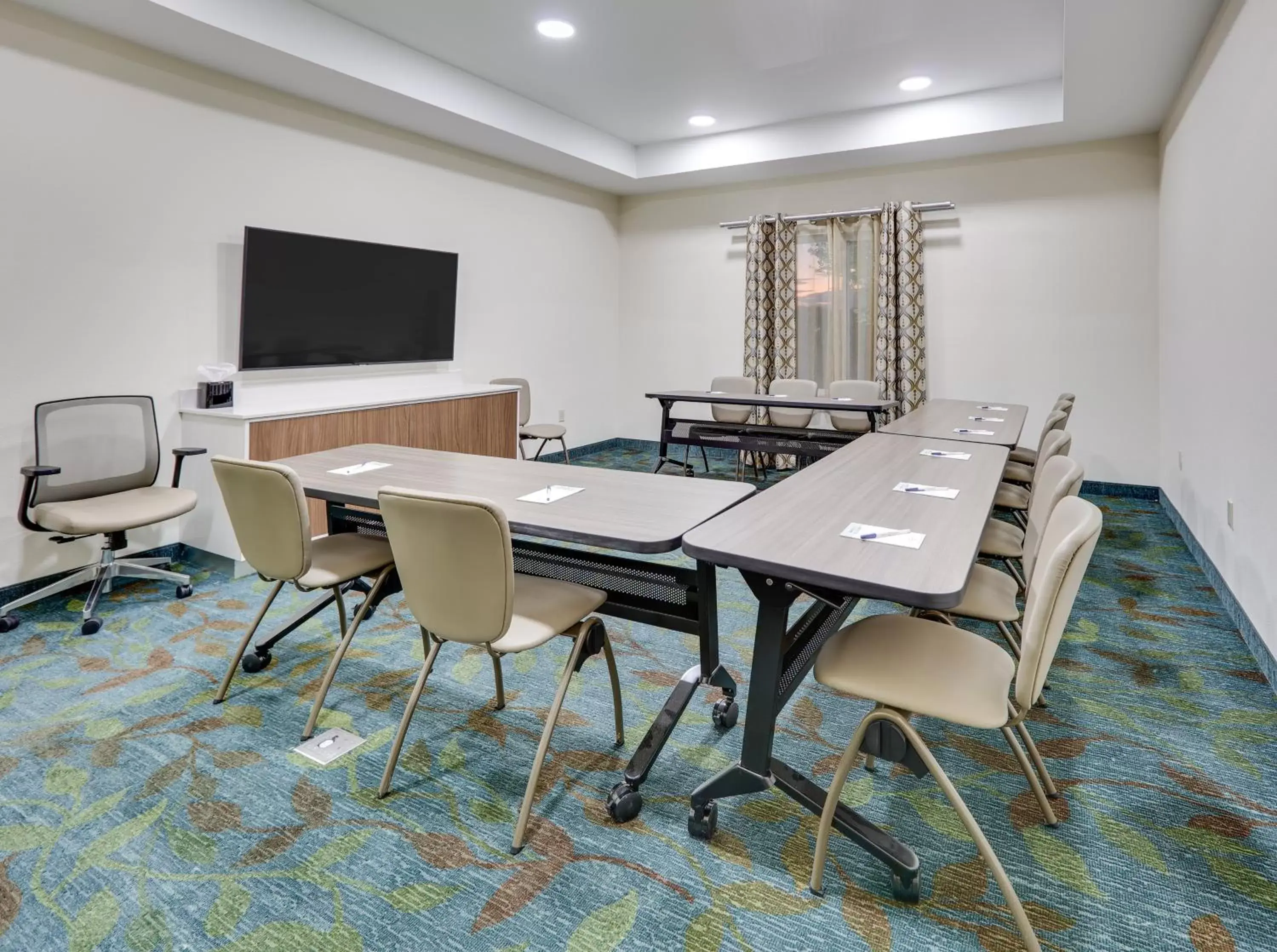 Meeting/conference room in Candlewood Suites - Farmers Branch, an IHG Hotel