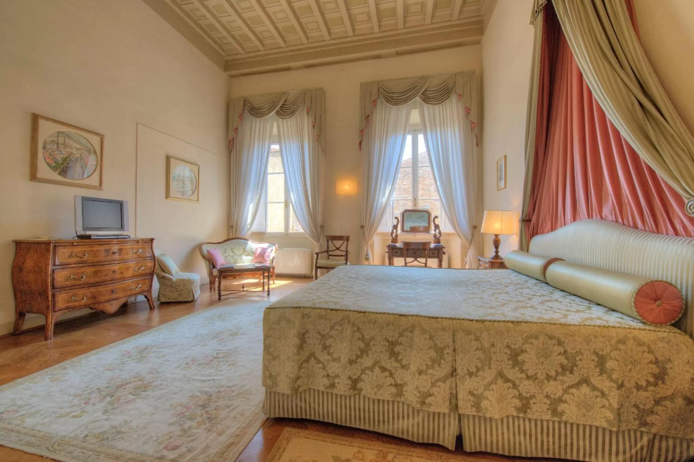 Photo of the whole room, Bed in Palazzo Niccolini al Duomo Residenza D'Epoca
