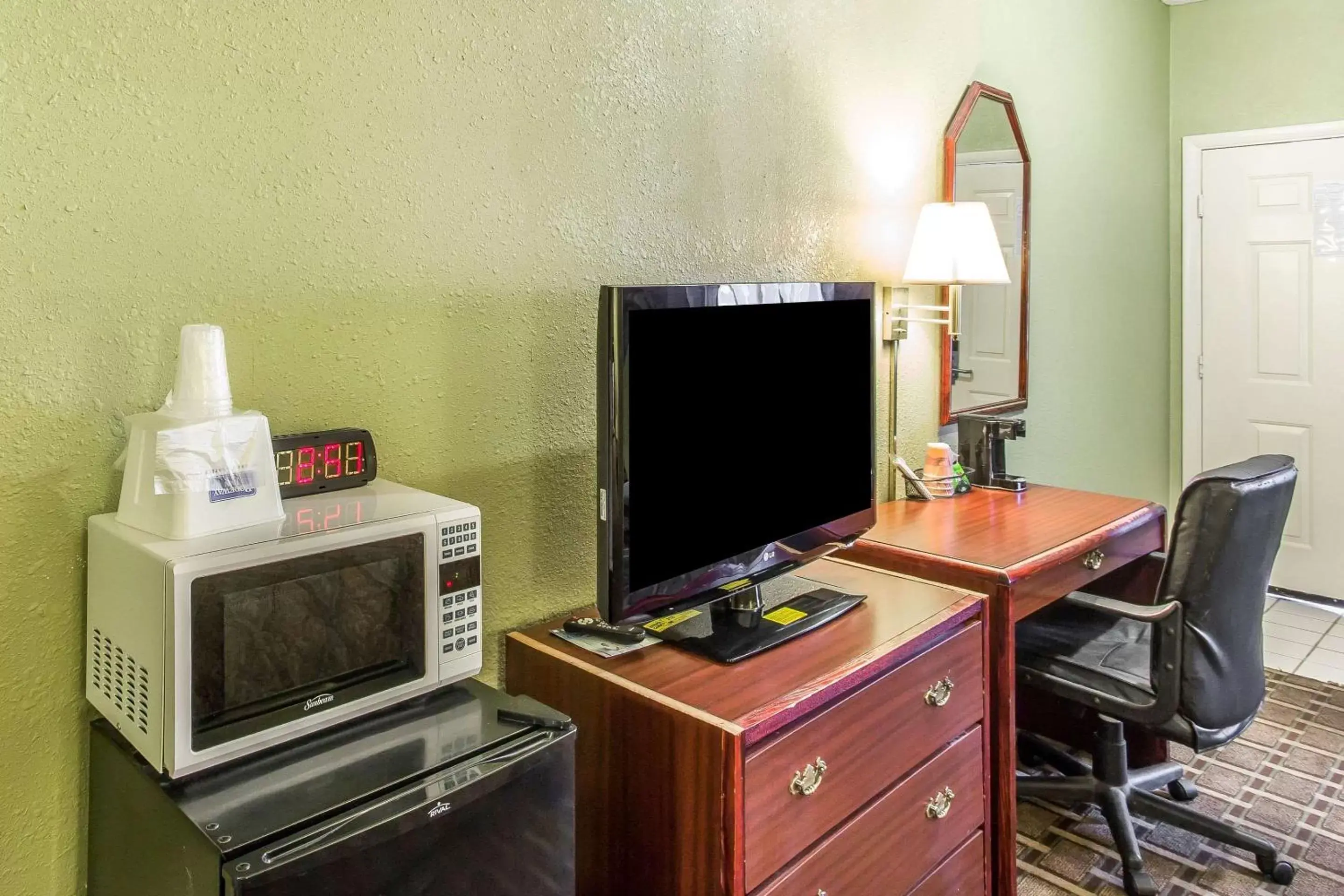 Photo of the whole room in Rodeway Inn & Suites Smyrna - Nashville Area Photo of the whole room in Rodeway Inn & Suites Smyrna - Nashville Area