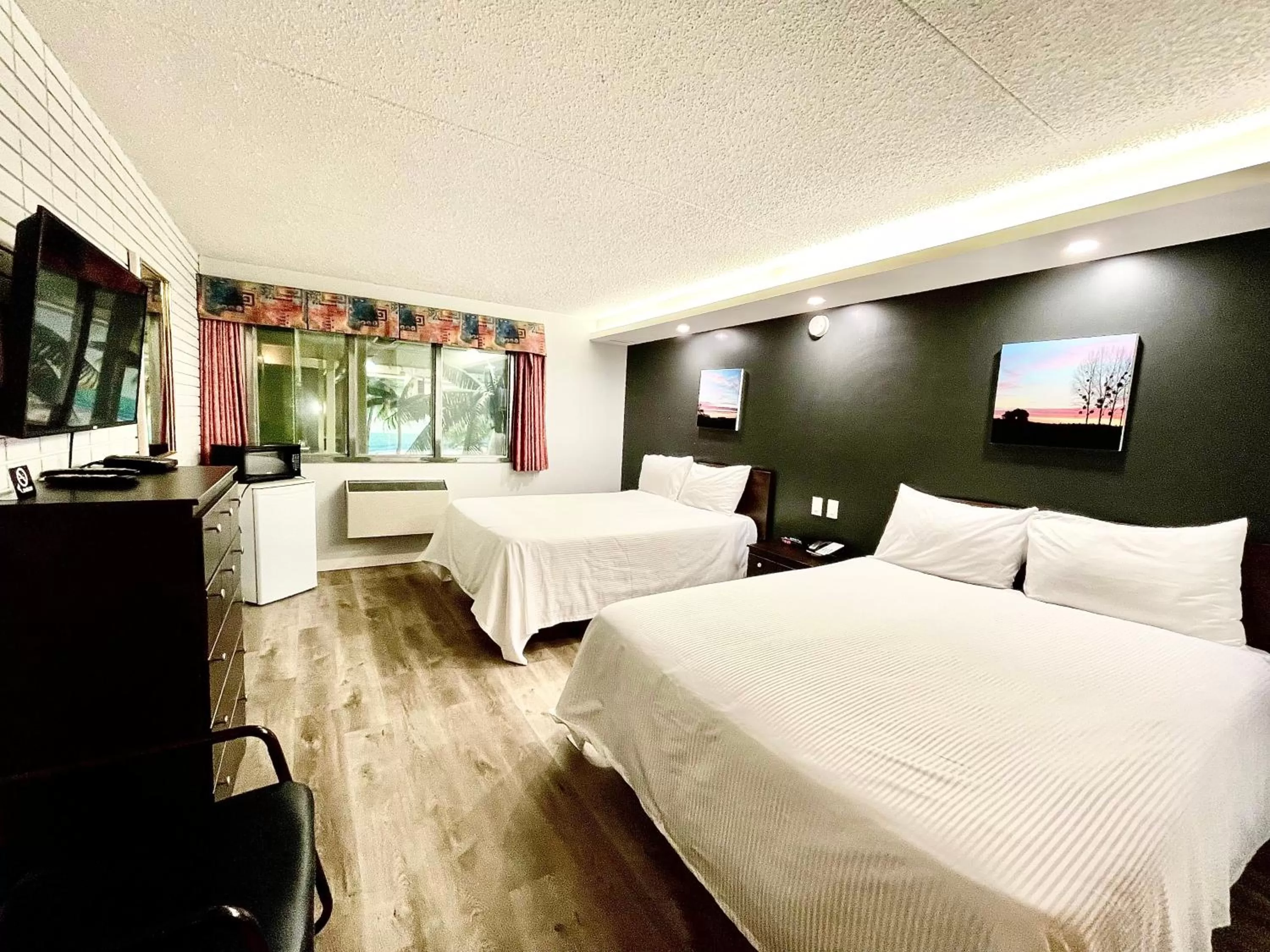 Bedroom, Bed in Travelodge by Wyndham Winnipeg