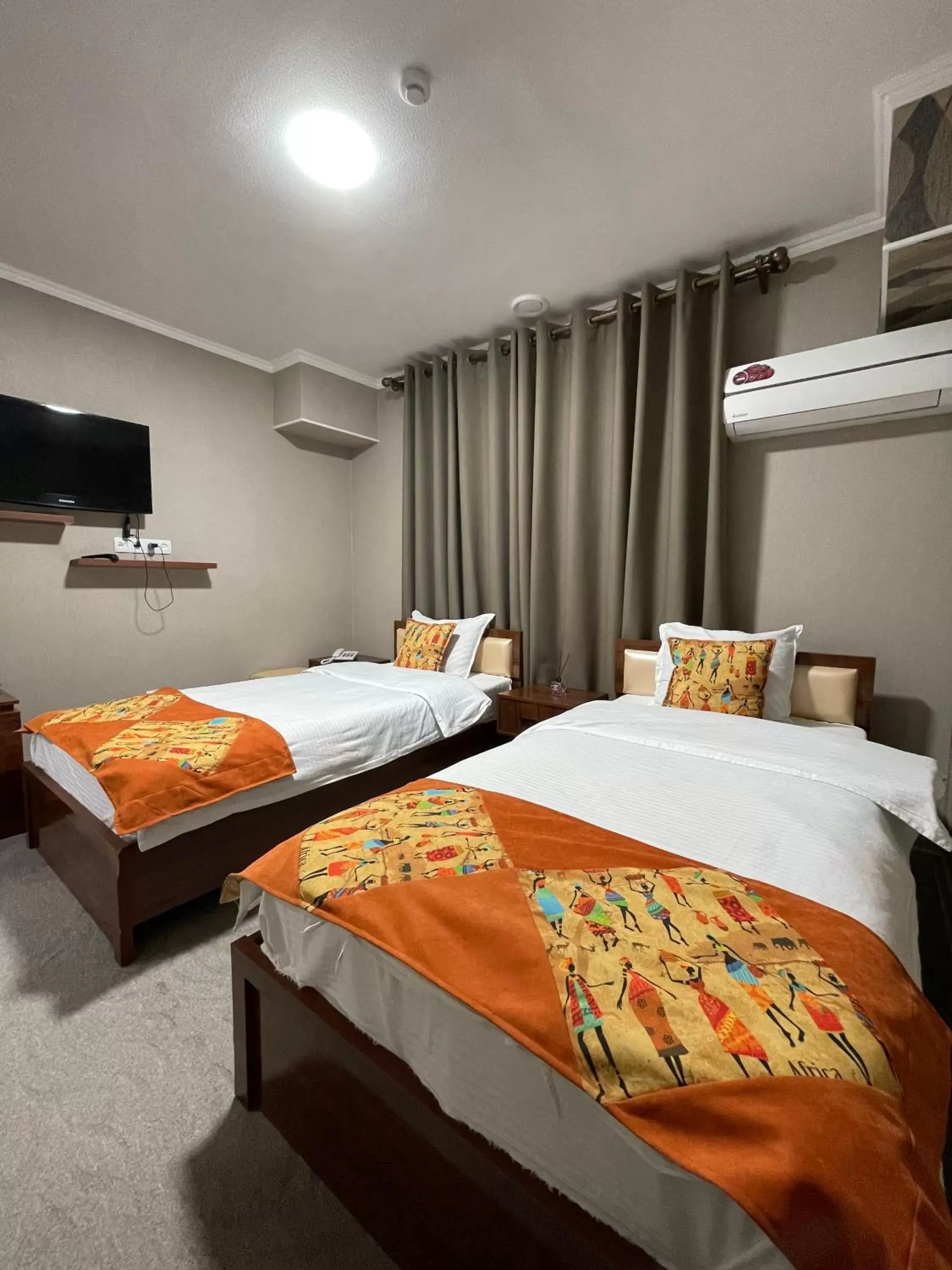 Twin Room with Shower in Cube House Osh Twin Room with Shower in Cube House Osh