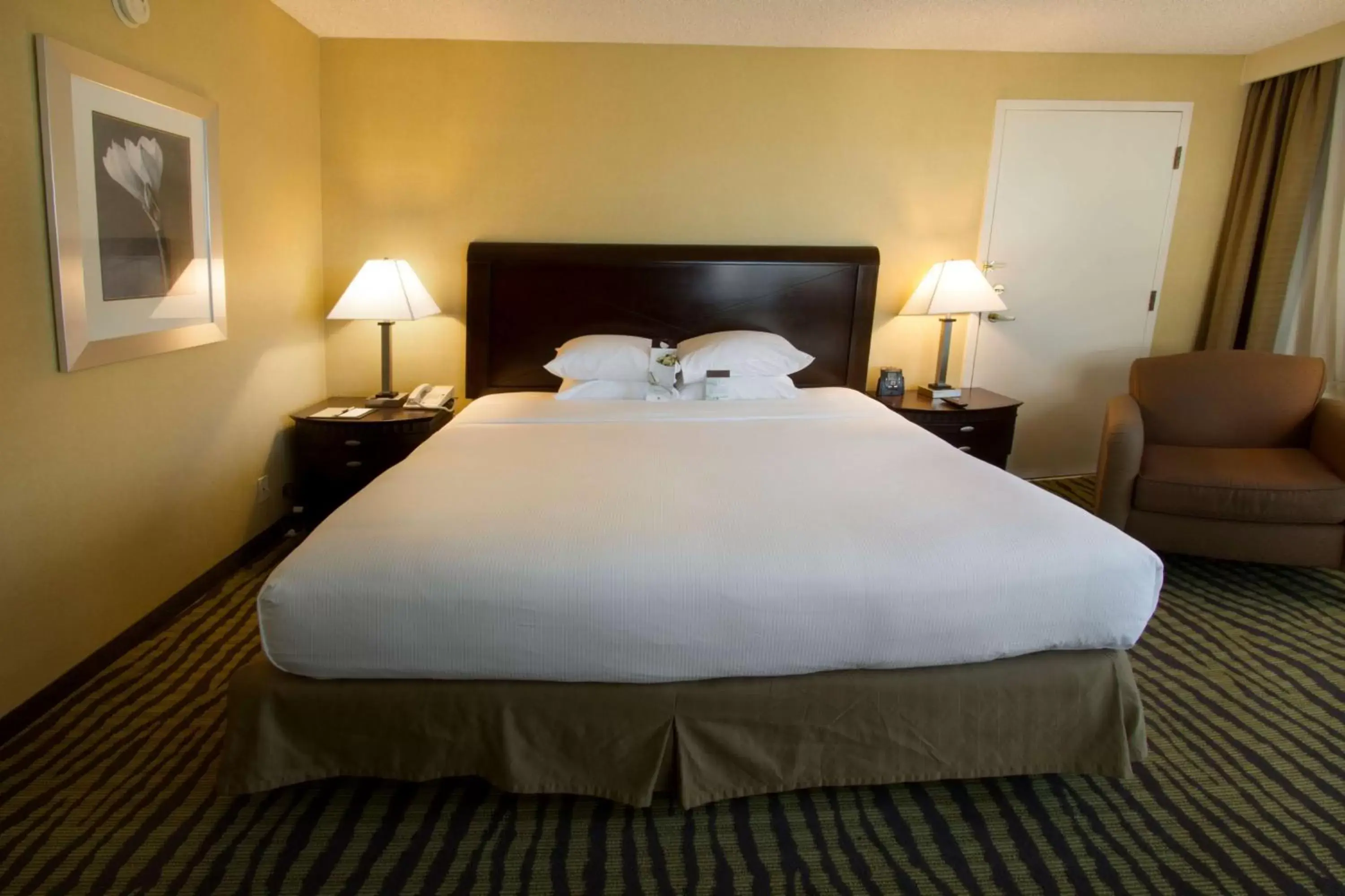 Bed in DoubleTree by Hilton Orange County Airport