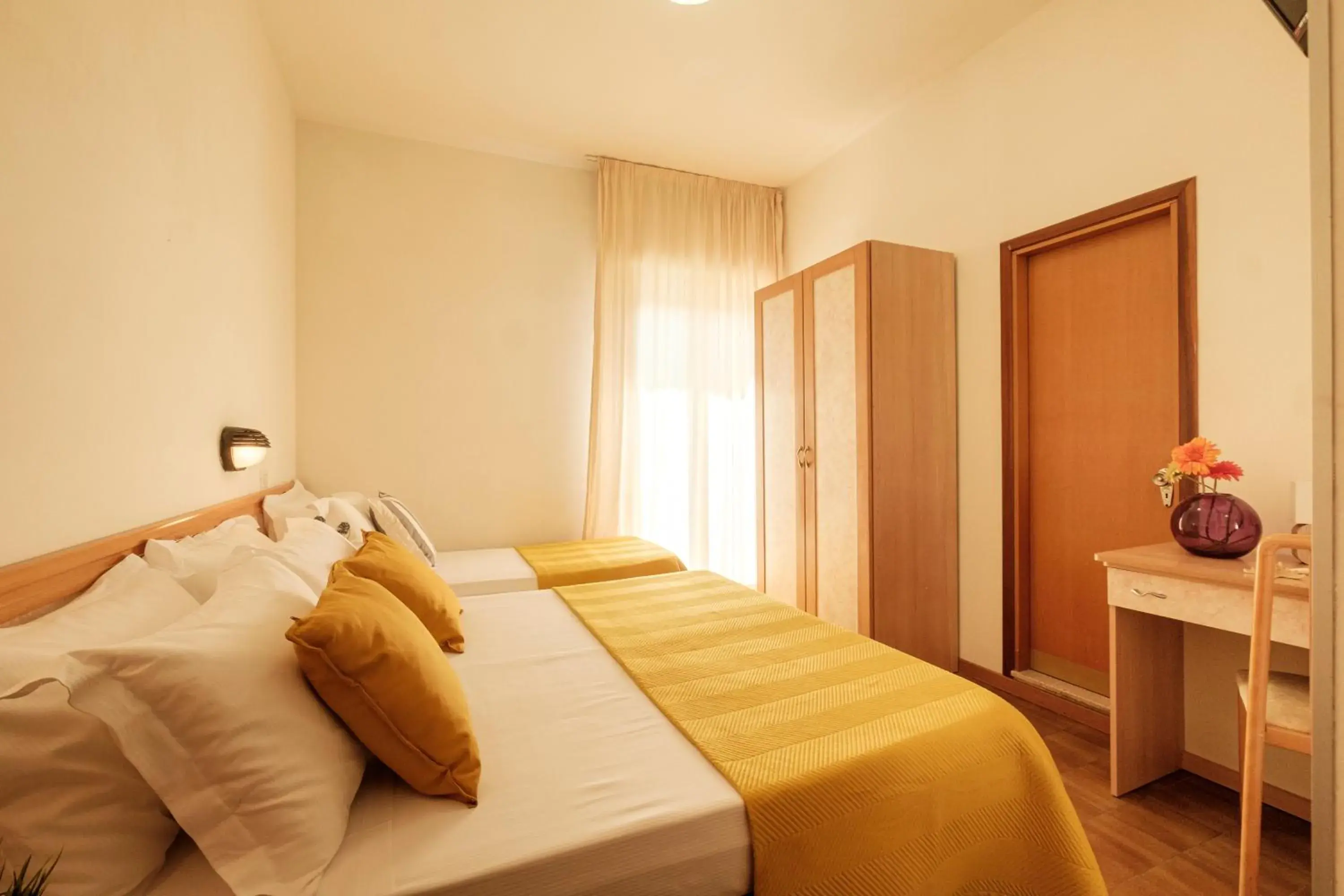 Bedroom, Bed in Hotel Oceanic