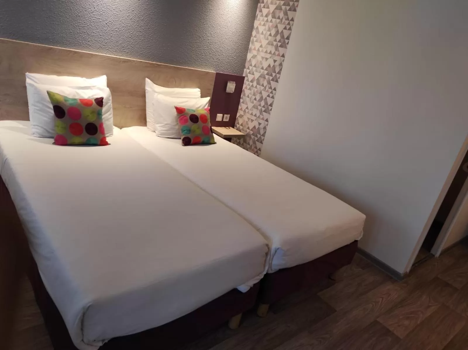 Bath, Bed in Kyriad Meaux Sud Nanteuil Les Meaux