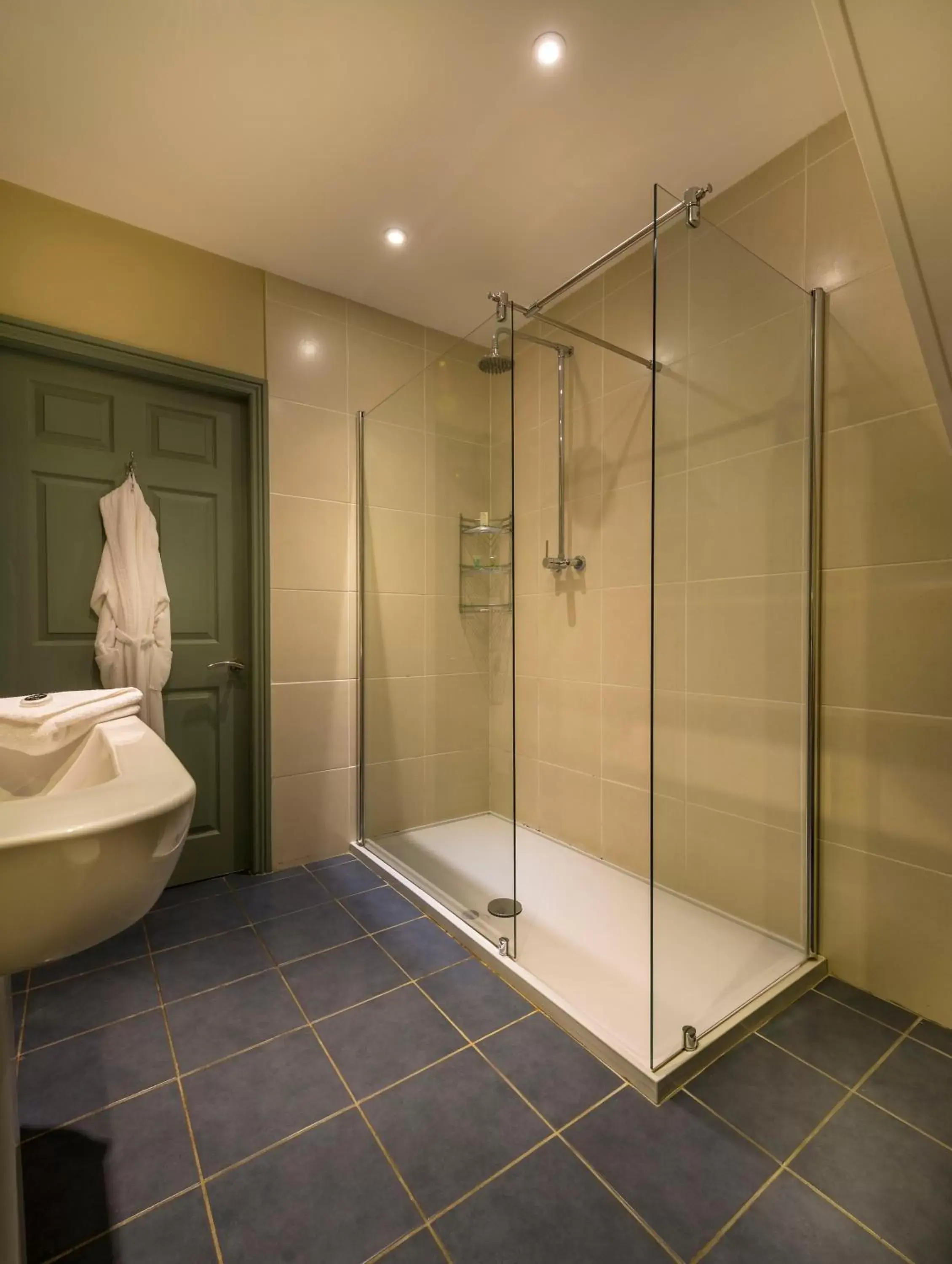 Bathroom in The Golden Fleece Hotel, Thirsk, North Yorkshire