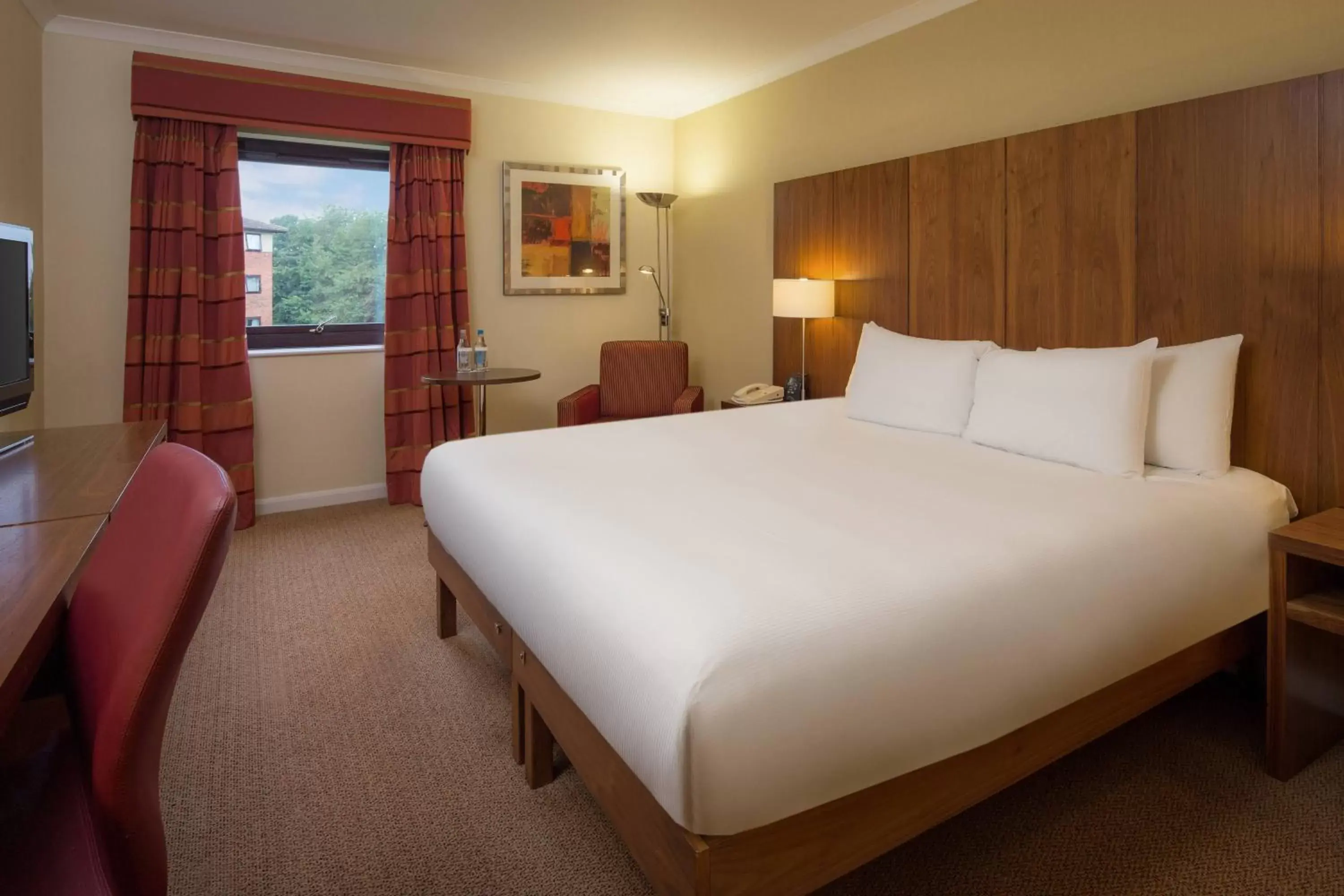 Photo of the whole room, Bed in Delta Hotels by Marriott Milton Keynes