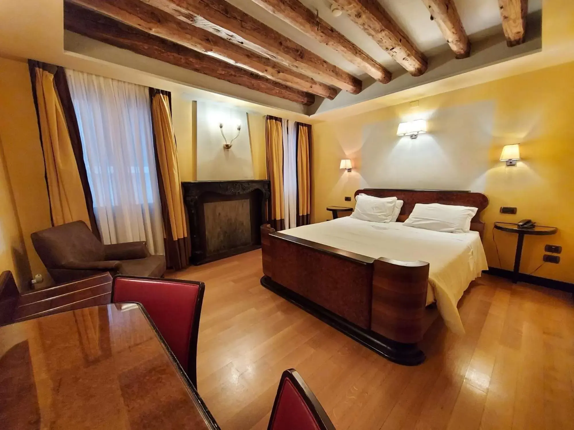 Bedroom in Hotel Saturnia & International