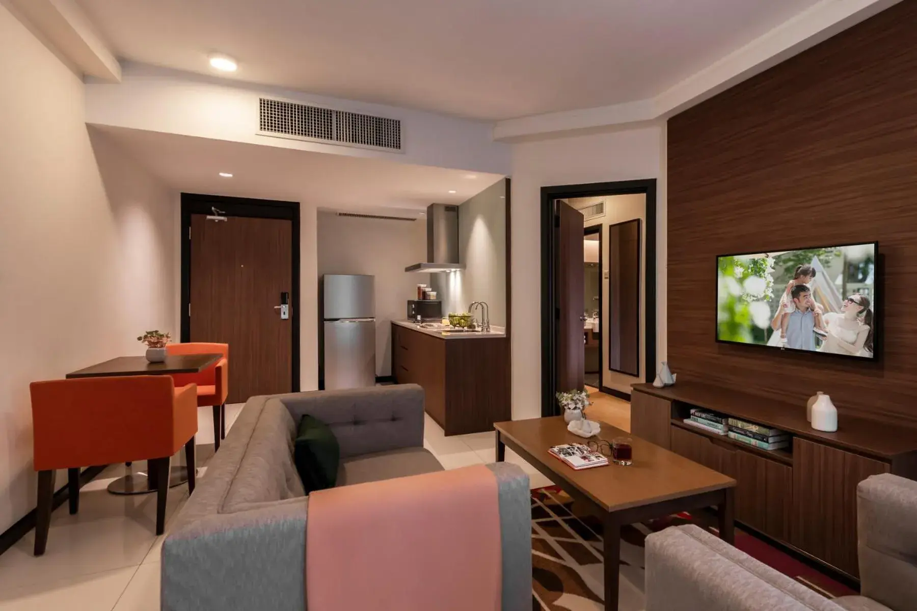 Living room, TV/Entertainment Center in Oakwood Hotel and Residence Kuala Lumpur