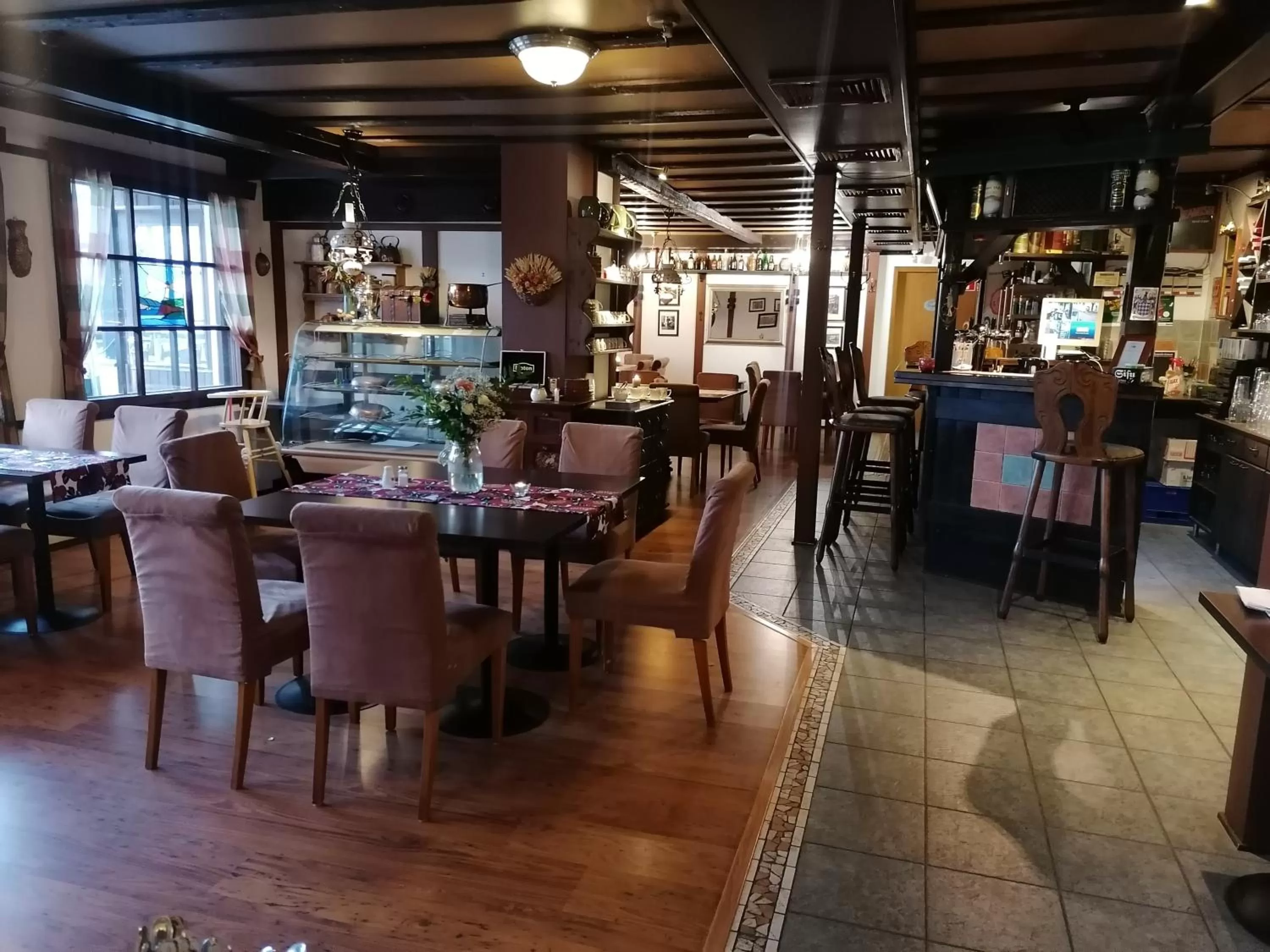 Restaurant/places to eat in Cronin's Guesthouse Bed & Breakfast