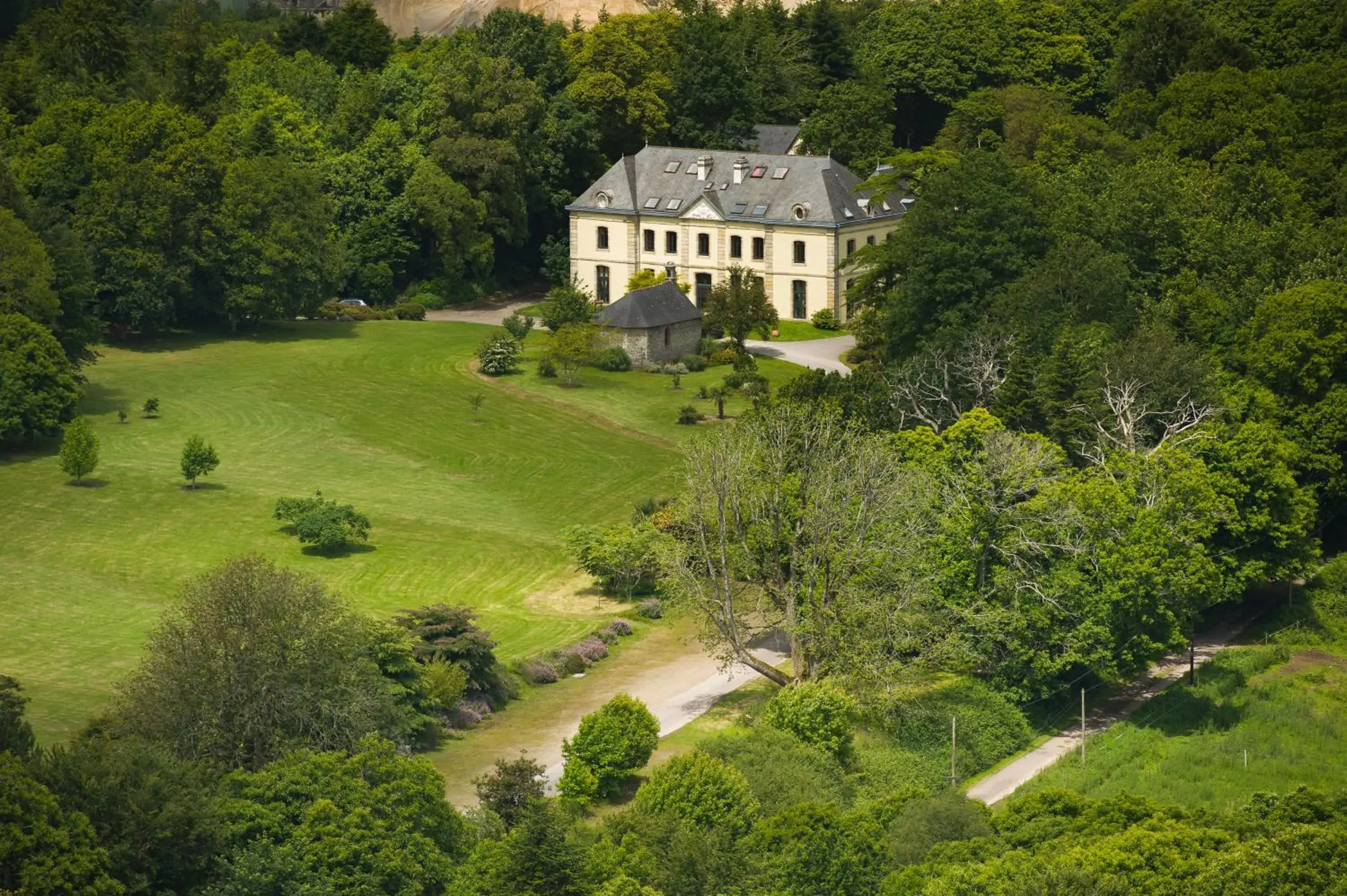 Bird's eye view, Bird's-eye View in Manoir des Indes, The Originals Relais (Relais du Silence)