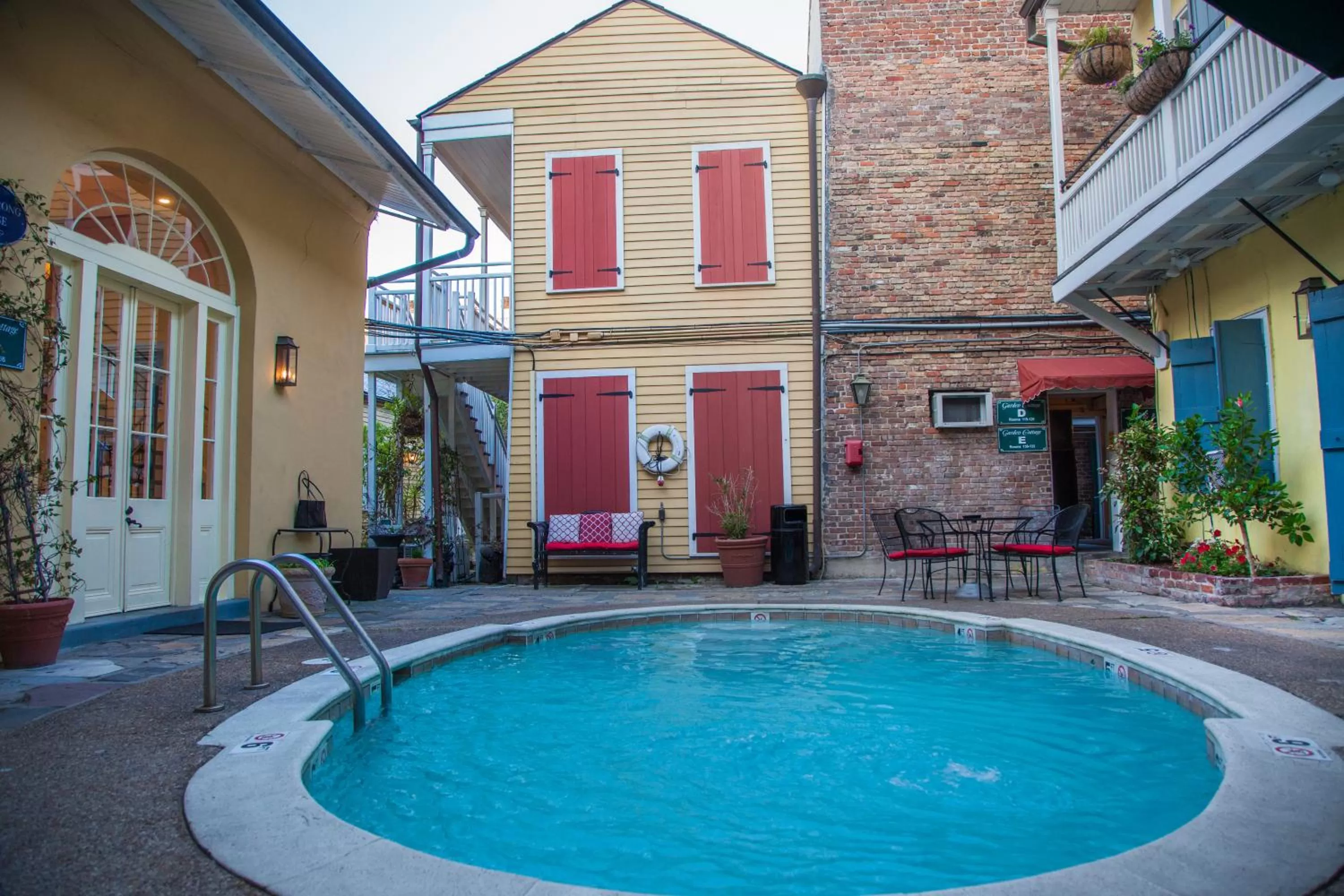 Swimming pool in Hotel St. Pierre French Quarter