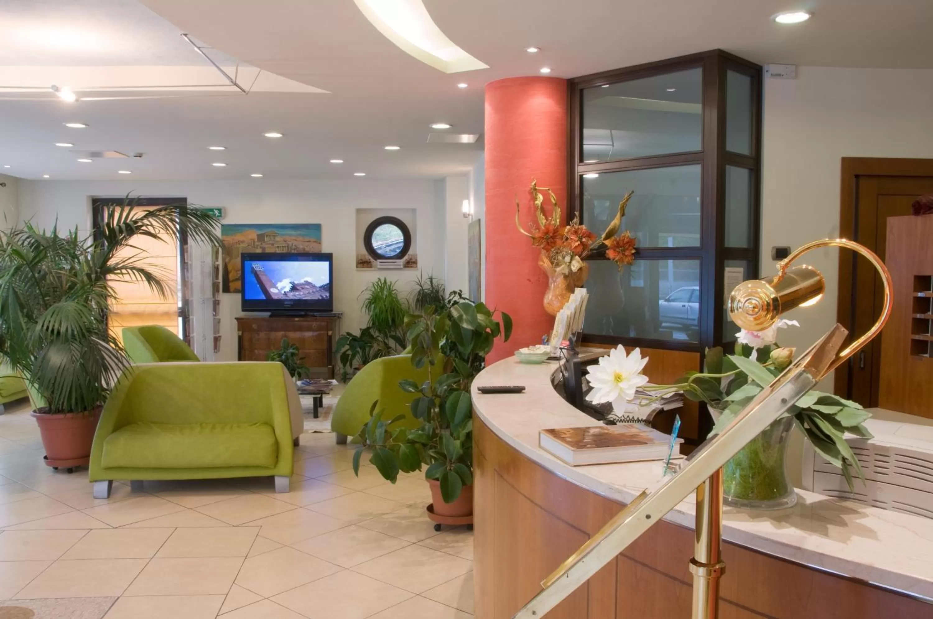 Communal lounge/ TV room in Palace Hotel Due Ponti