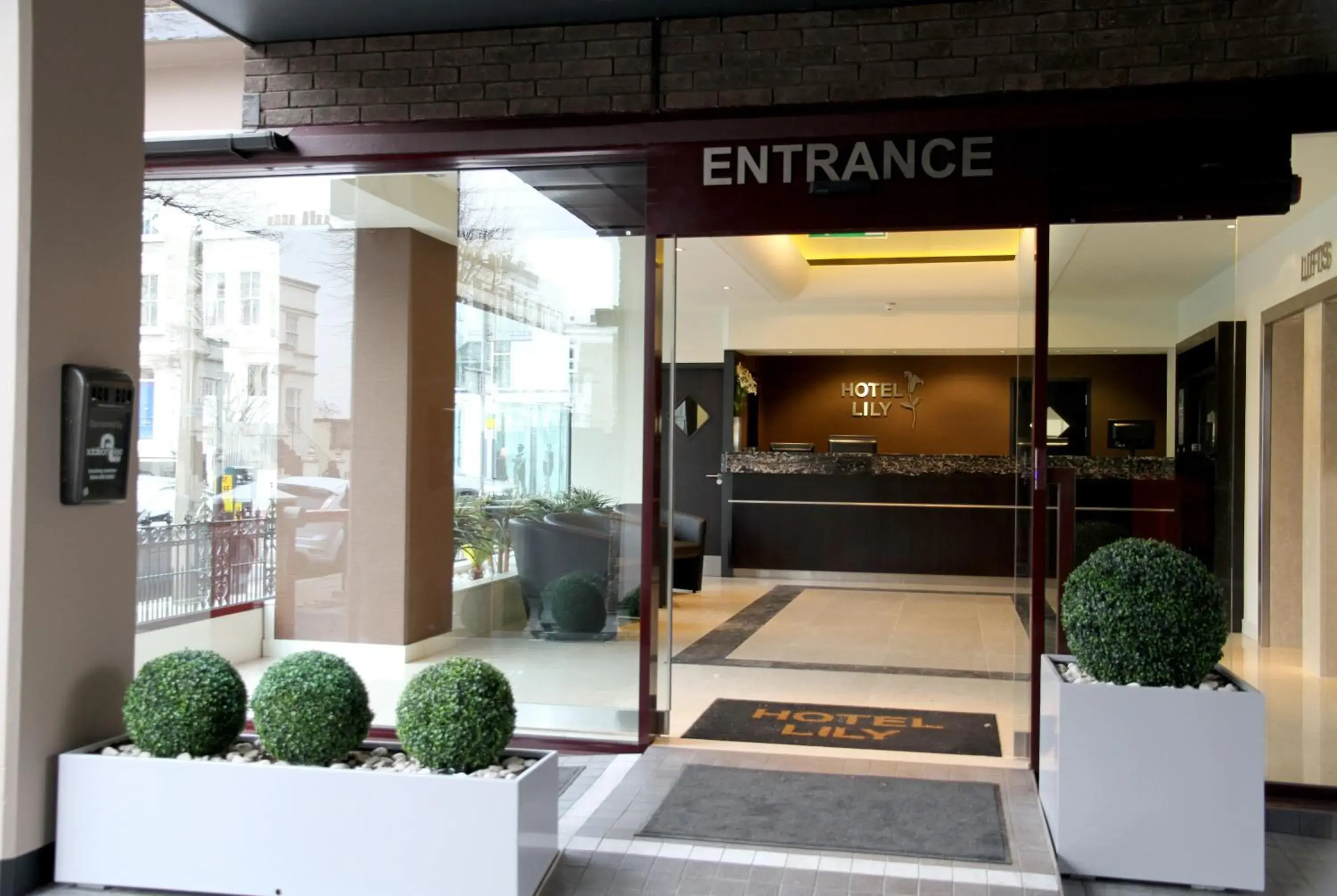 Facade/entrance in Hotel Lily