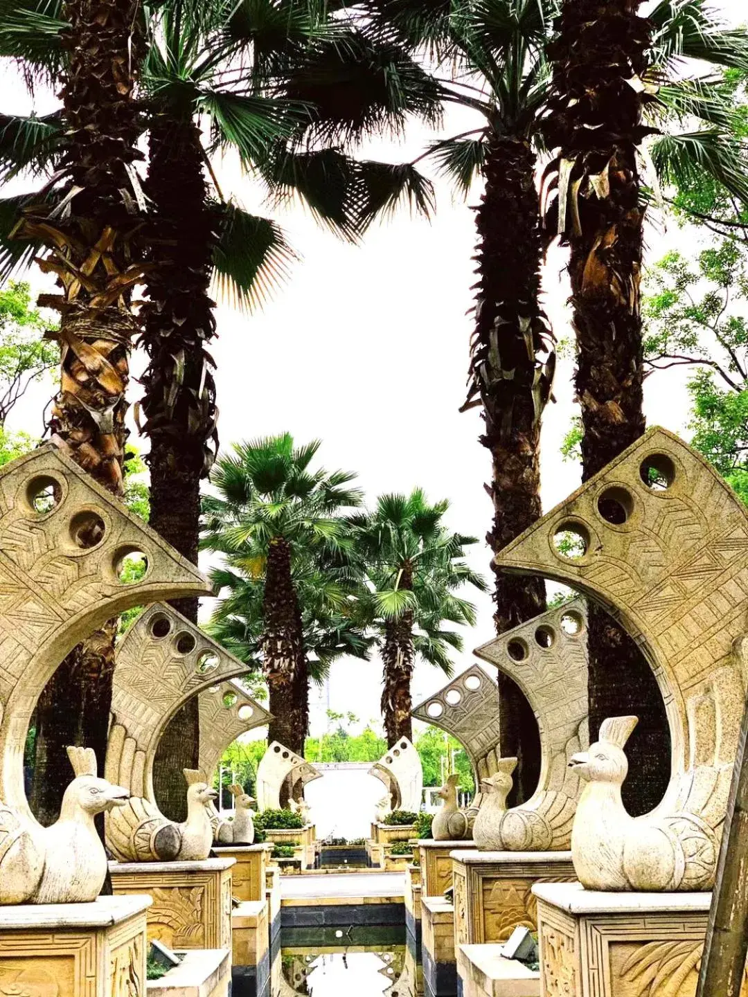 Property building in Howard Johnson Tropical Garden Plaza Kunming Property building in Howard Johnson Tropical Garden Plaza Kunming