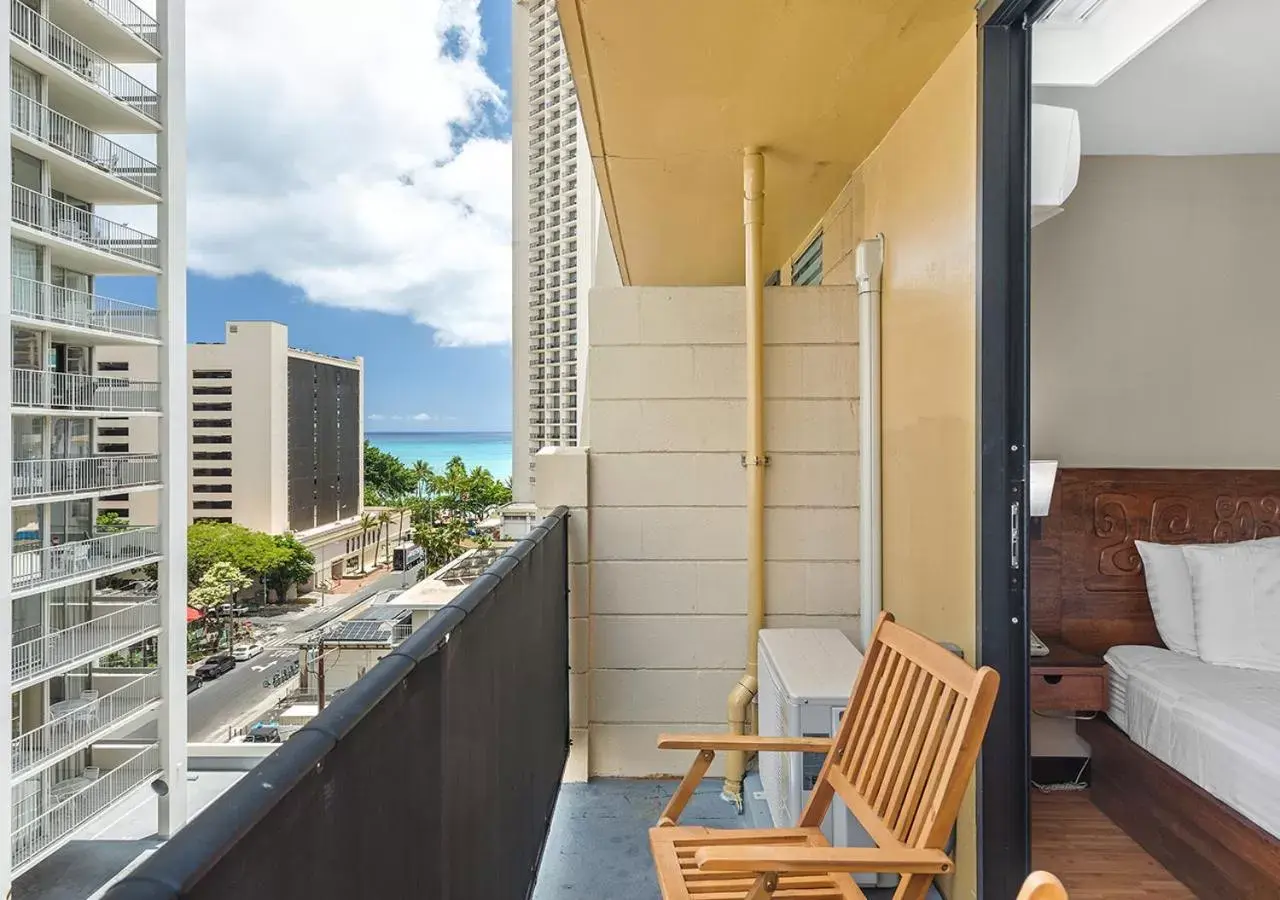Balcony/Terrace in Castle Bamboo Waikiki Hotel