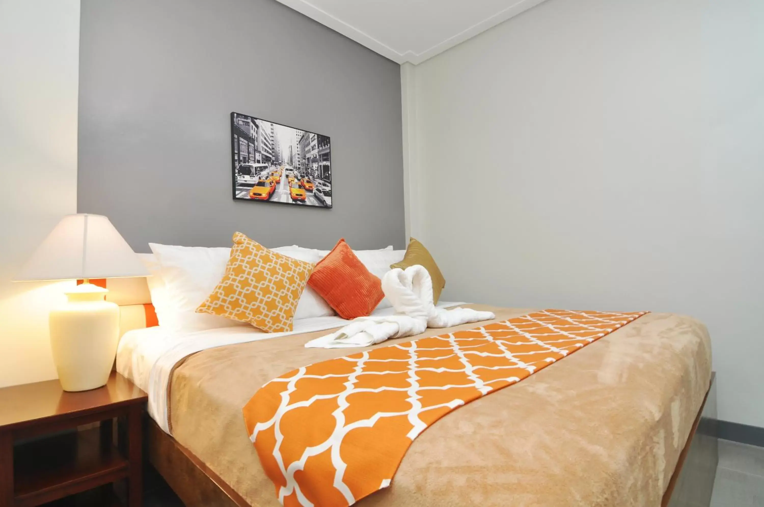 Bedroom, Bed in 717 Cesar Place Hotel Bedroom, Bed in 717 Cesar Place Hotel