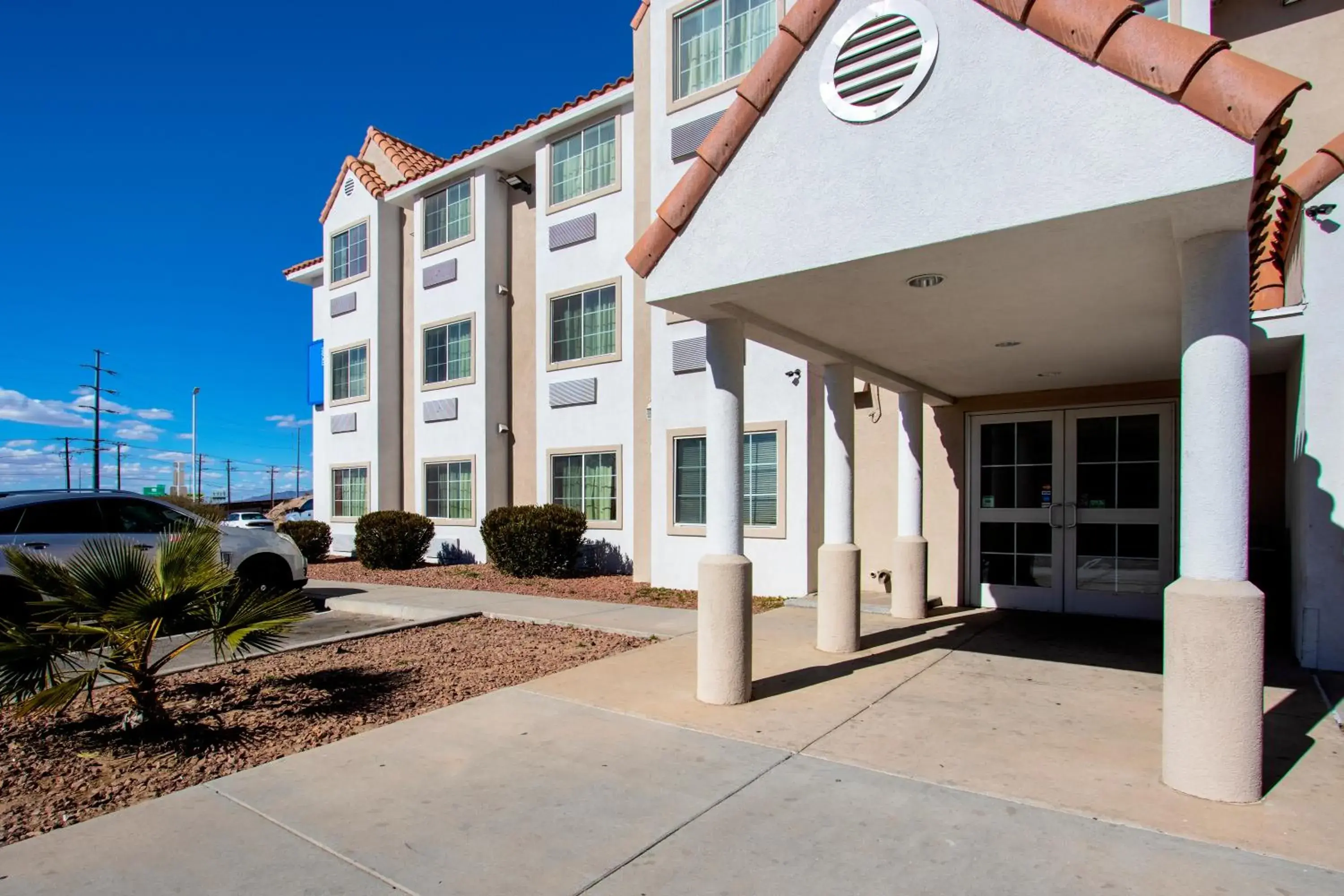 Property building in Motel 6-El Paso, TX - Southeast Property building in Motel 6-El Paso, TX - Southeast