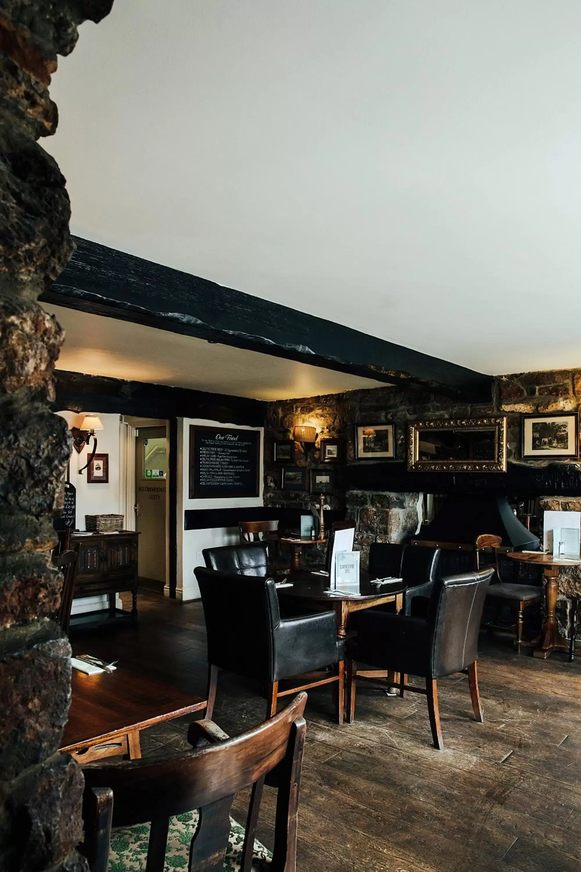 Day, Restaurant/Places to Eat in Rose And Crown