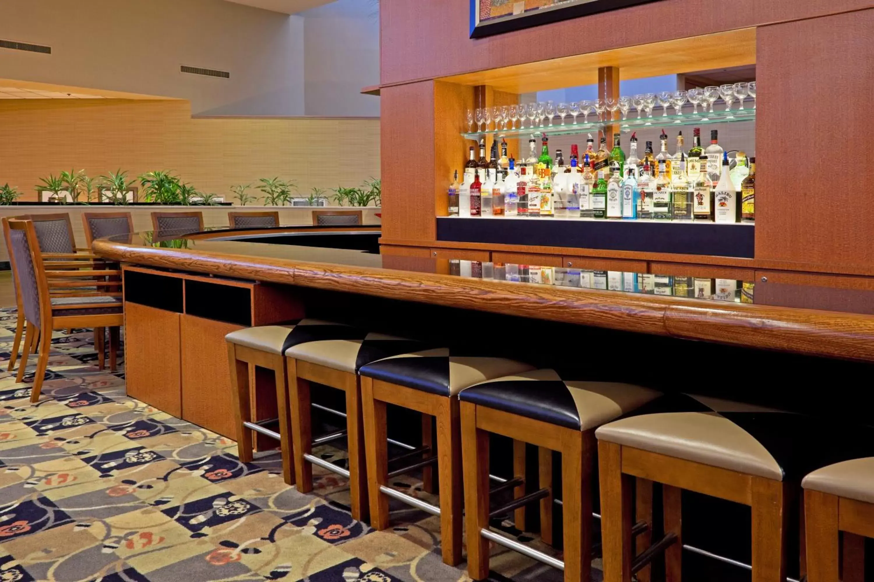 Lounge or bar, Lounge/Bar in Holiday Inn Philadelphia South-Swedesboro, an IHG Hotel