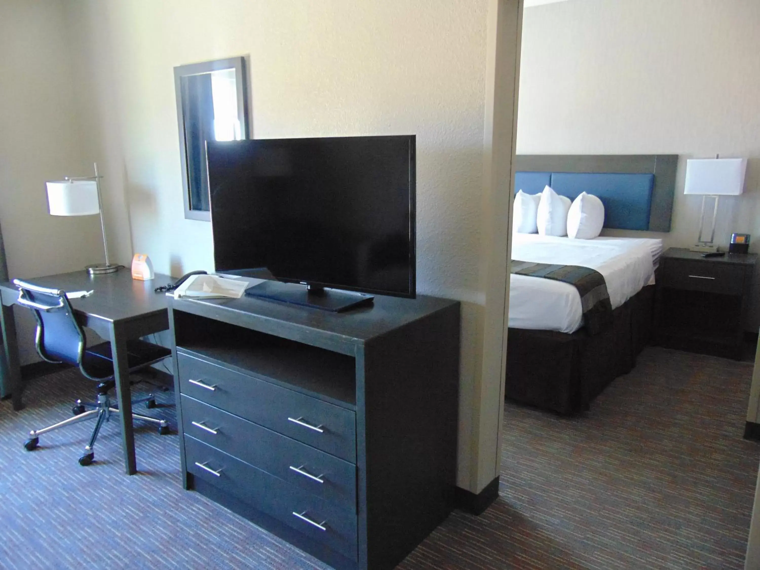 Bed, TV/Entertainment Center in Wingate by Wyndham Lubbock