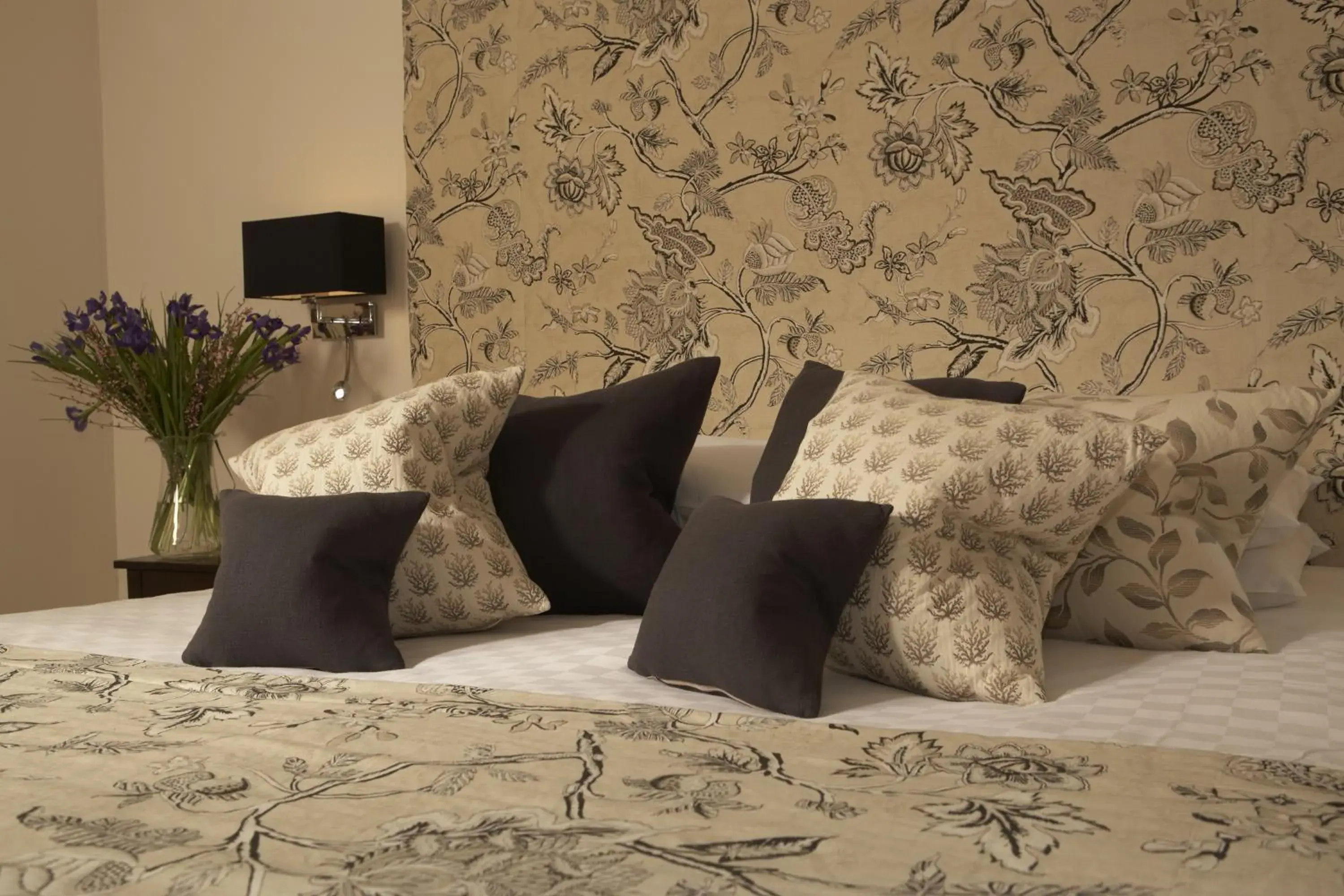 Decorative detail, Bed in Beaufort House - Knightsbridge